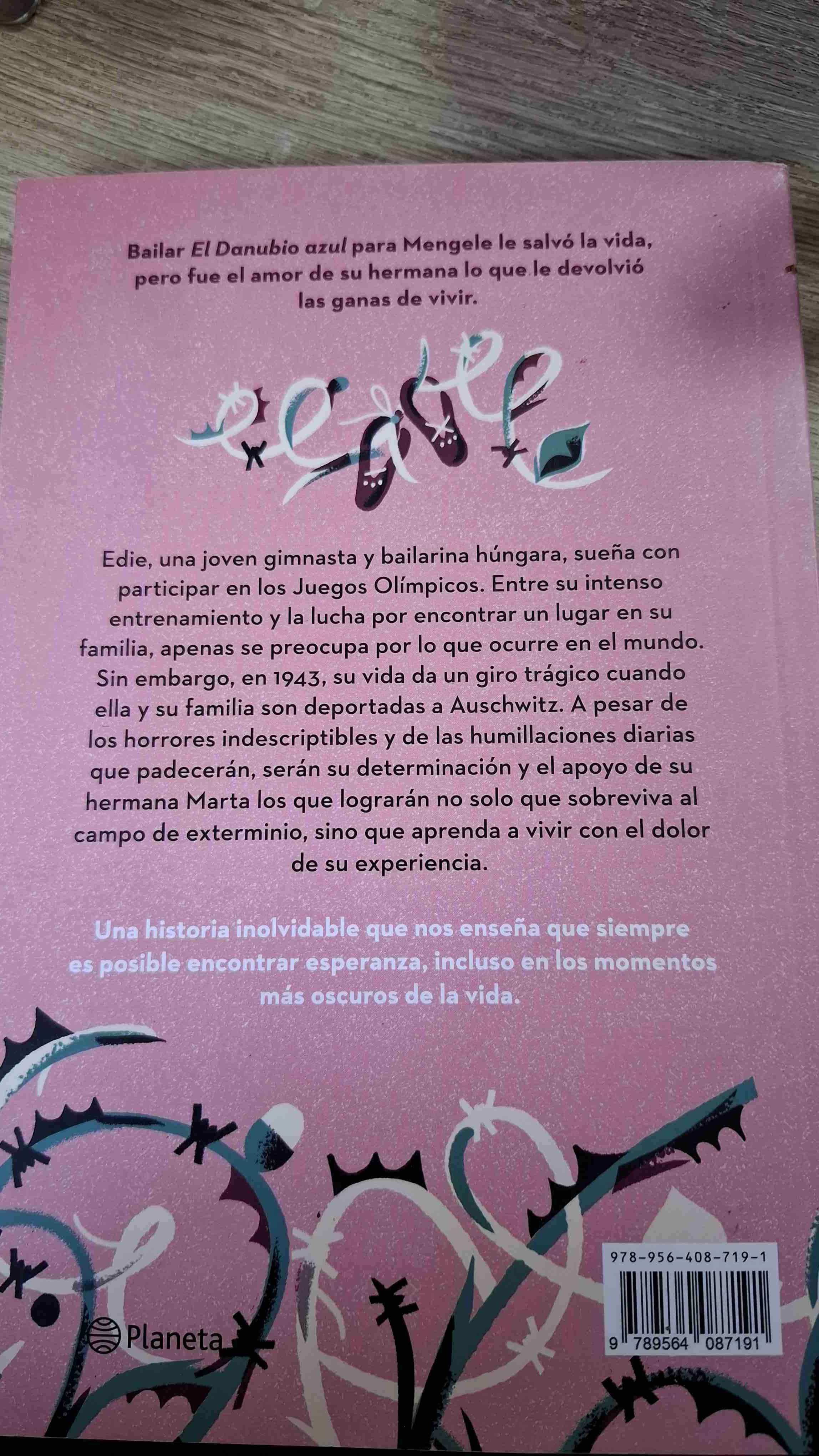 Libro 'La bailarina de Auschwitz' - miniatura 2