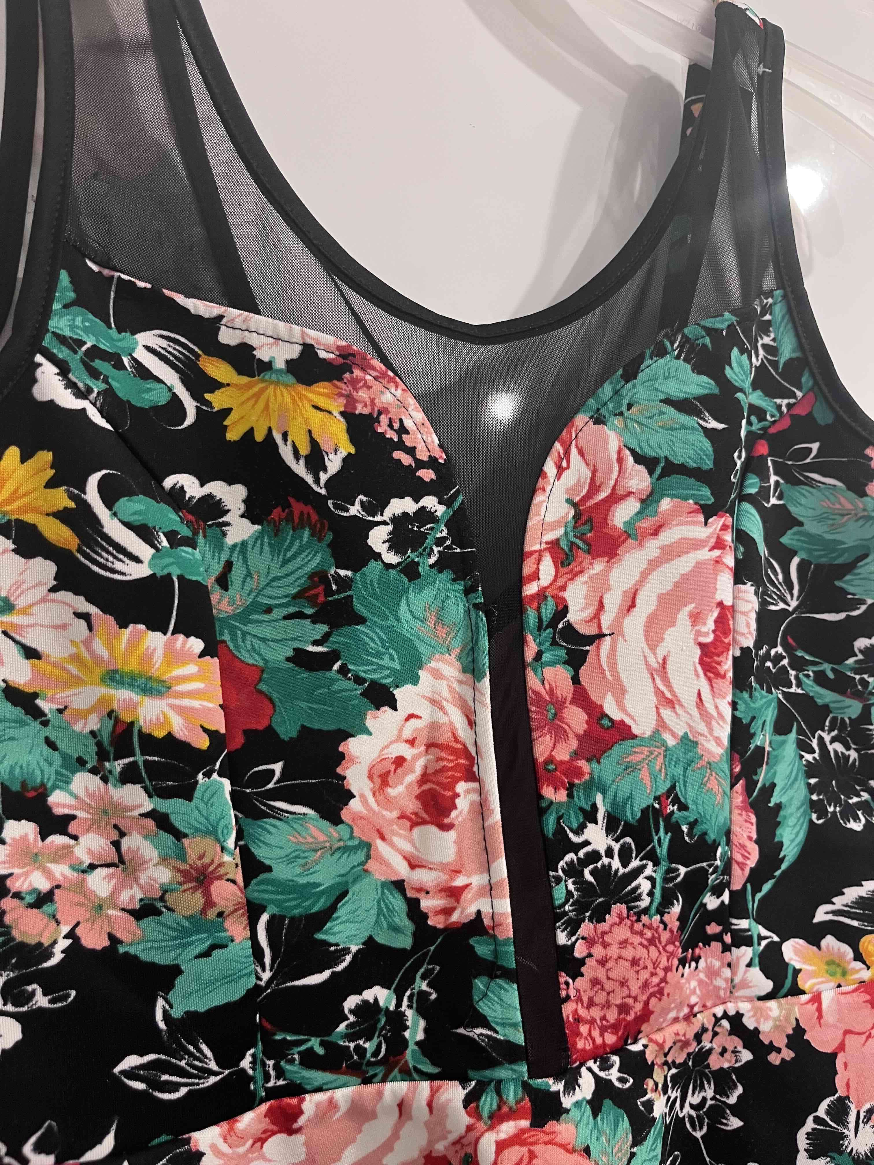Blusa sin mangas negra floral - miniatura 2