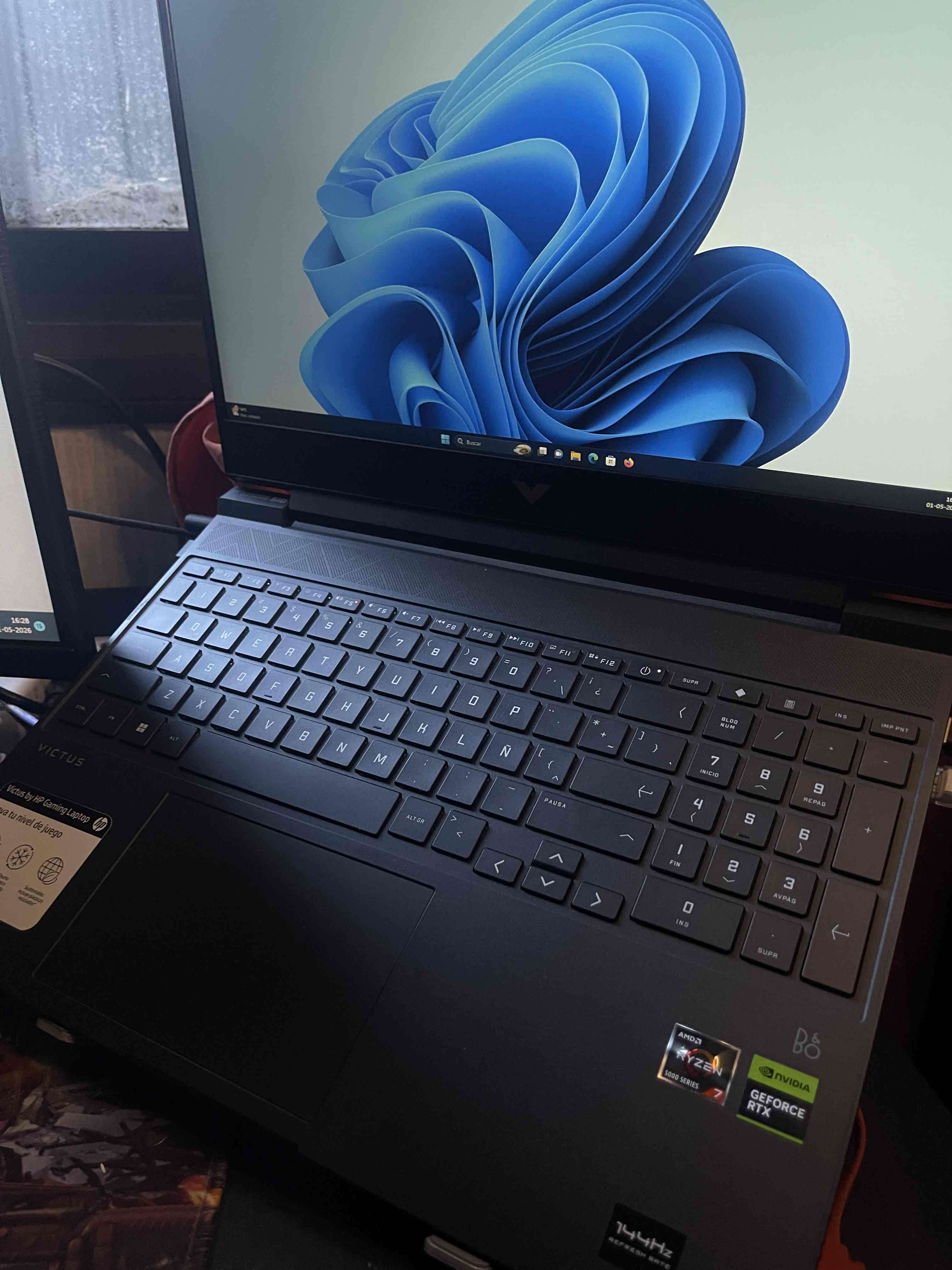 Laptop HP Victus alta gama - miniatura 1