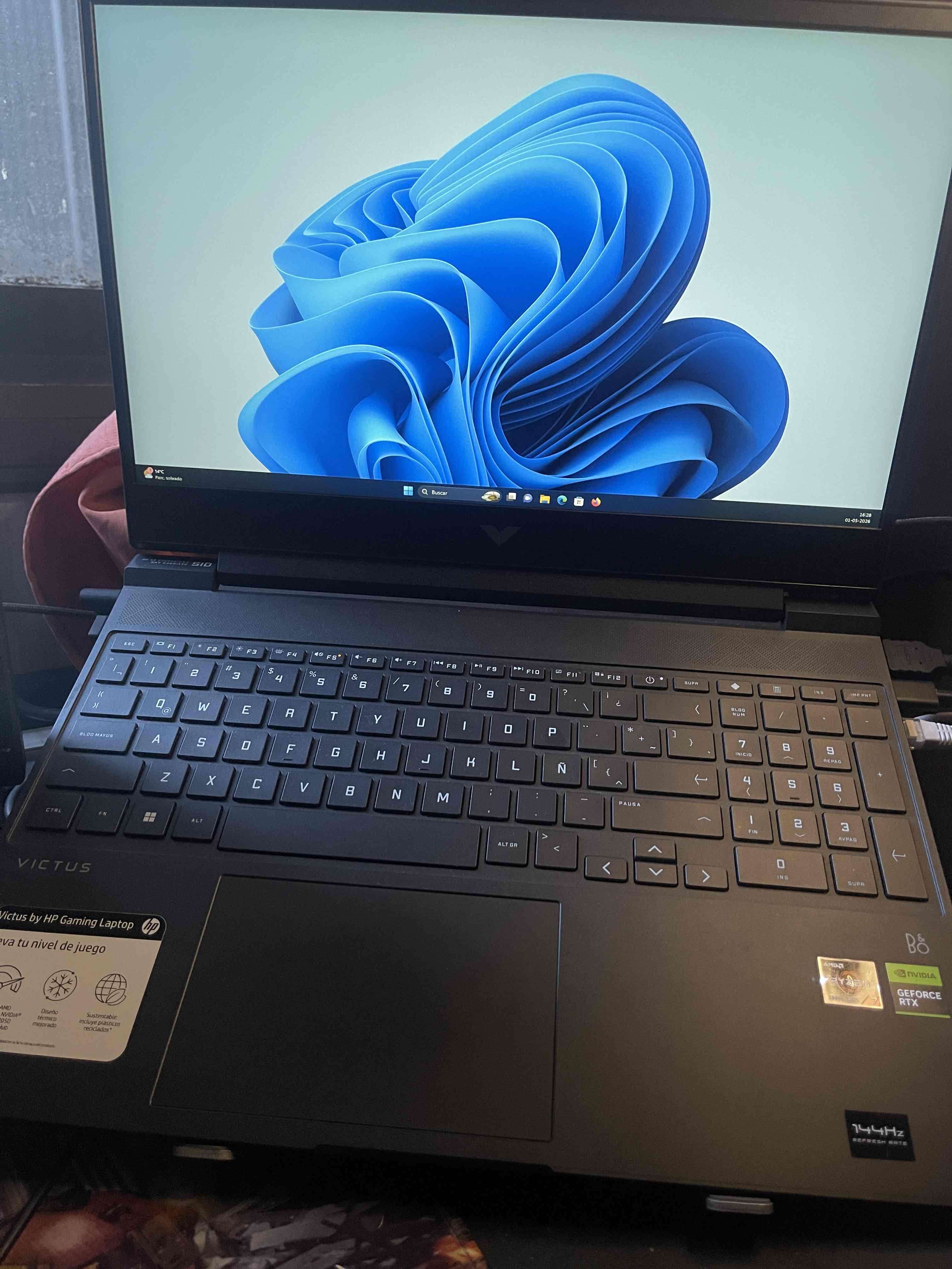 Laptop HP Victus alta gama - miniatura 2