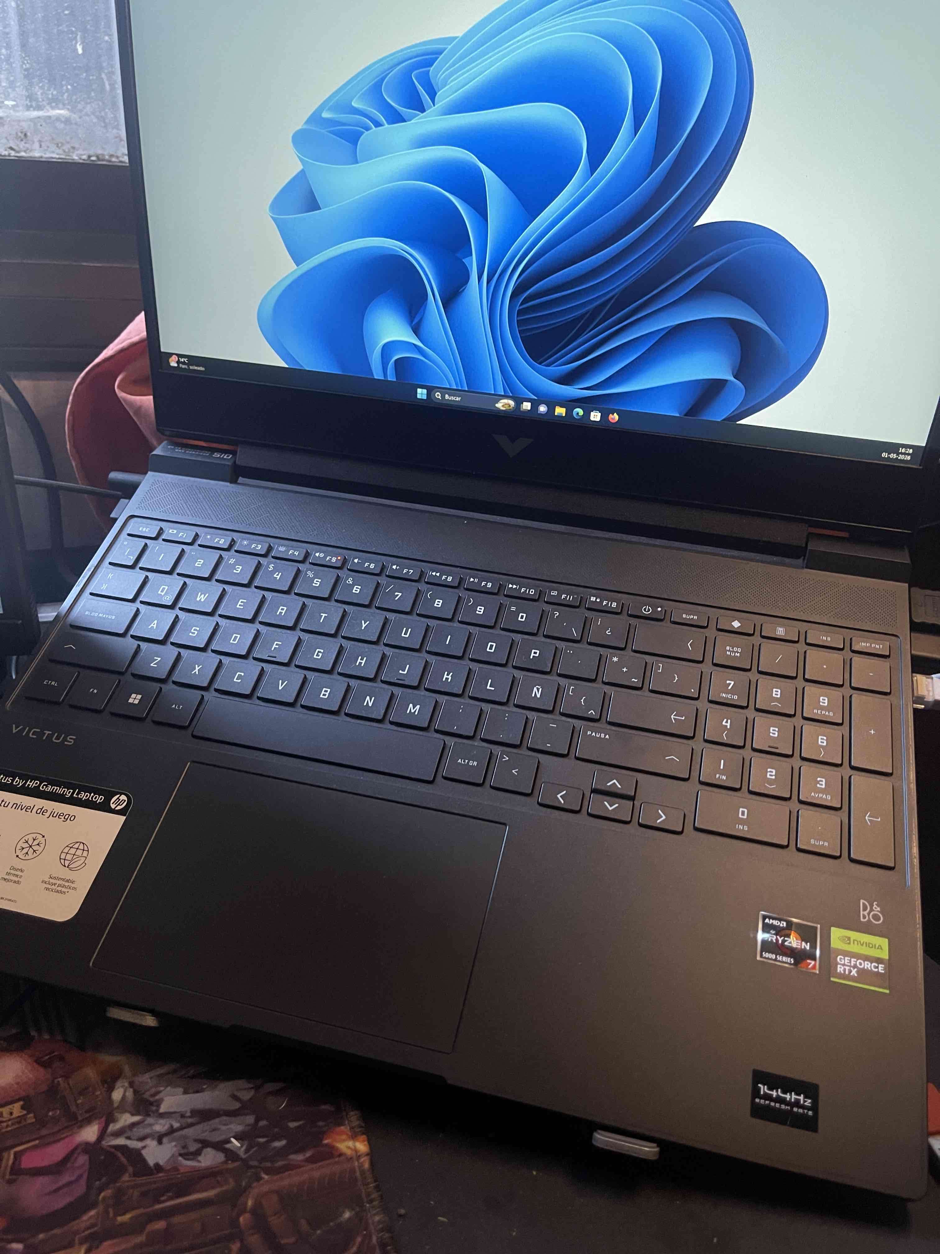 Laptop HP Victus alta gama - miniatura 3