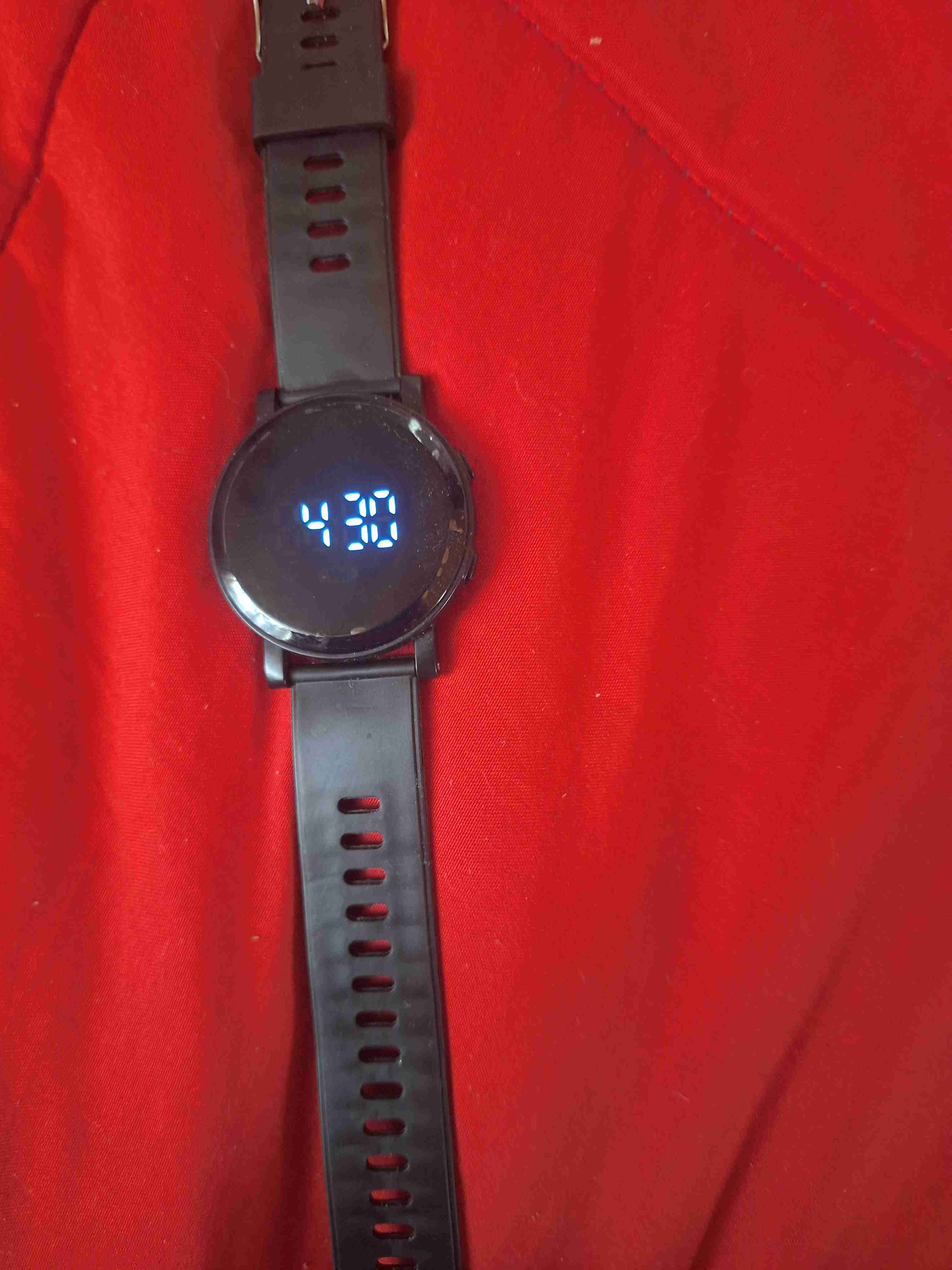 Reloj digital negro con pantalla LED - miniatura 2
