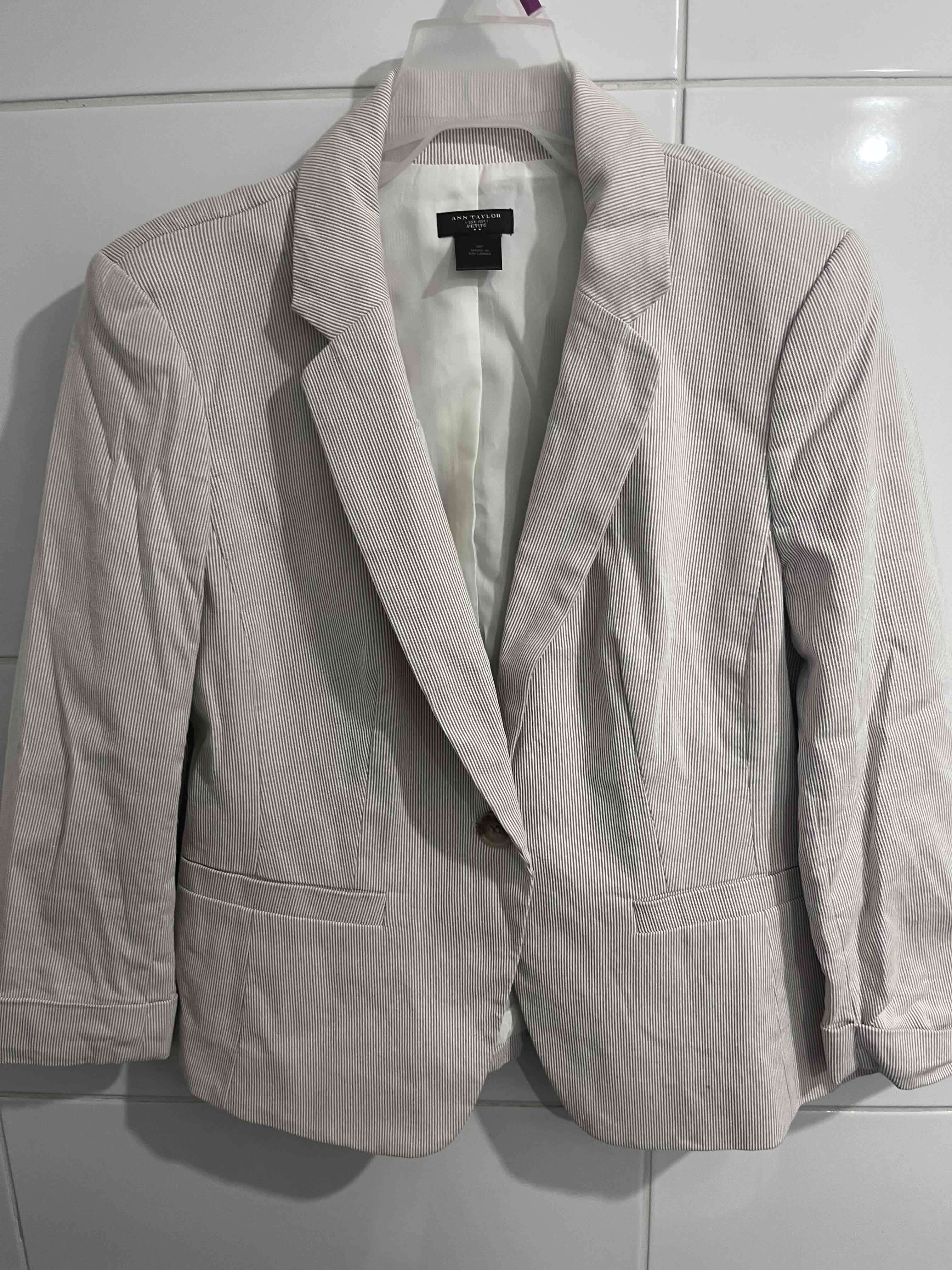 Blazer beige a rayas para mujer - miniatura 3
