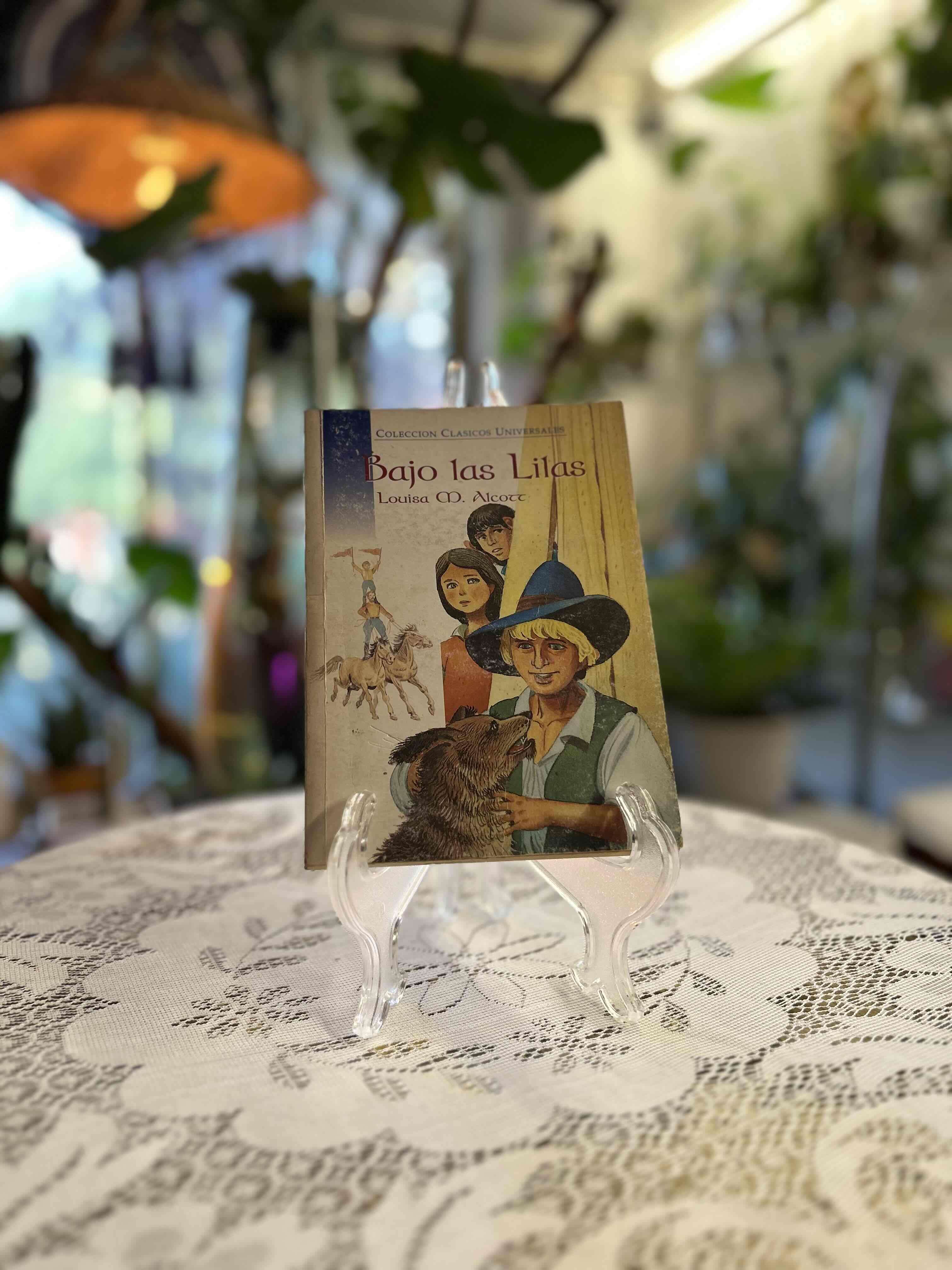 Libro Bajo las Lilas de L. M. Alcott - miniatura 1