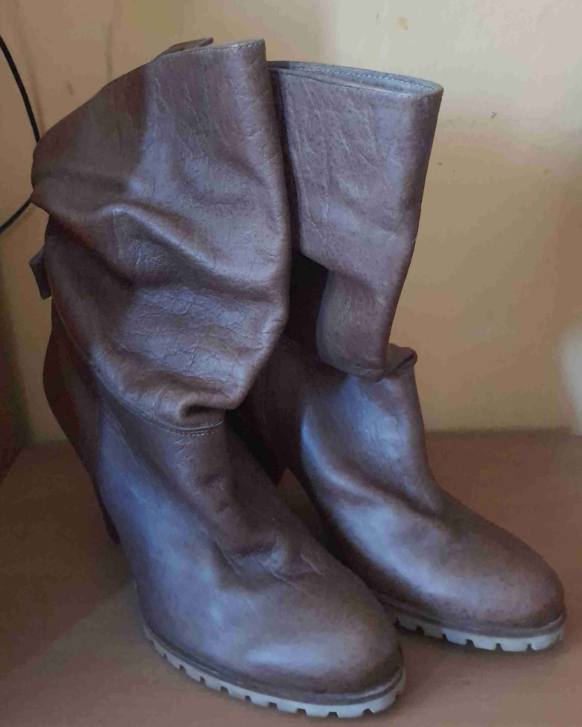 Botas marrones de cuero