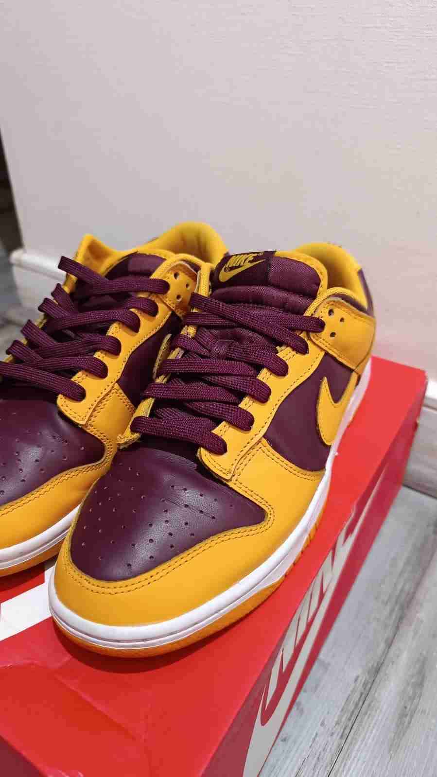 Zapatillas deportivas nike dunk amarillo y burdeos - miniatura 4