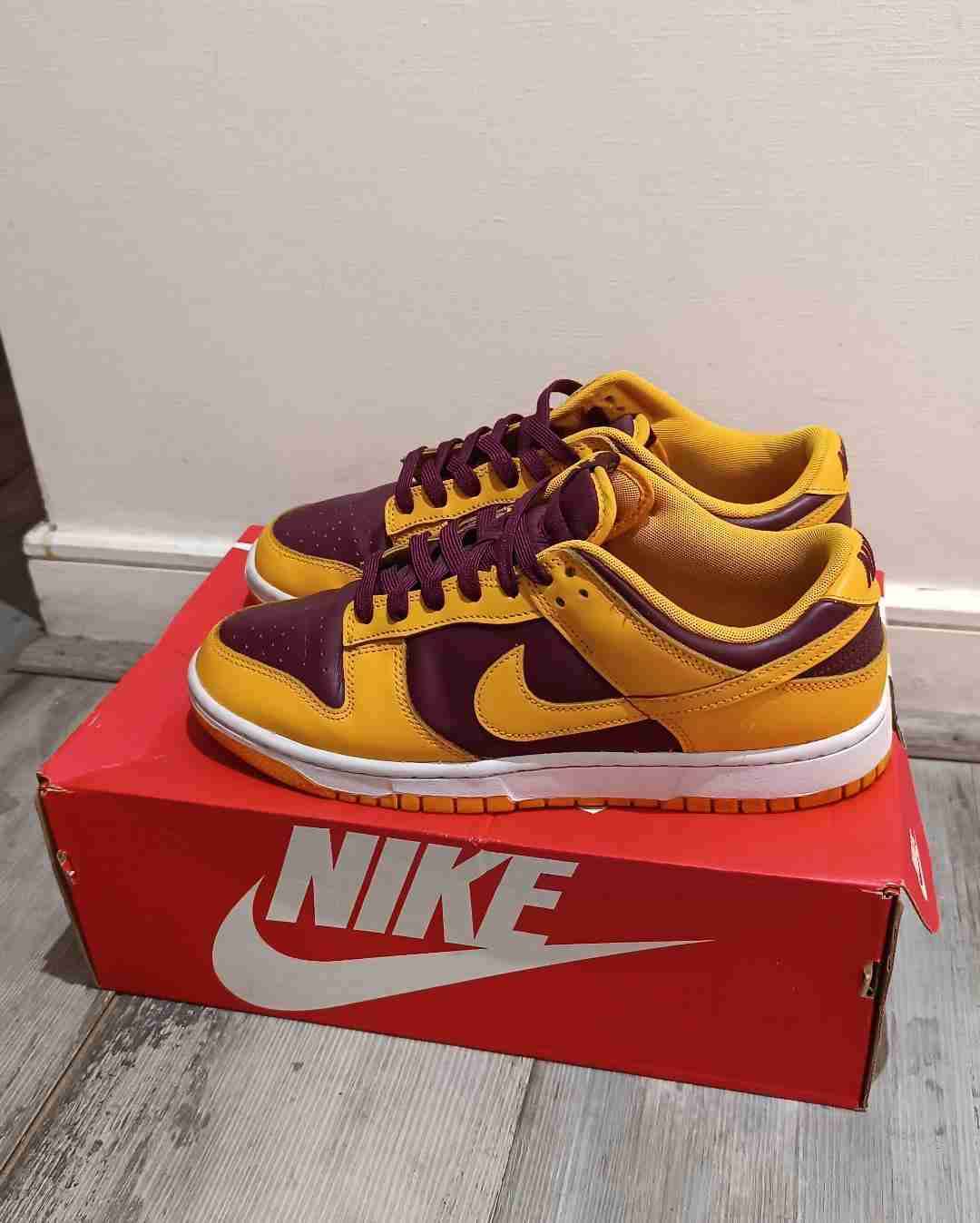 Zapatillas deportivas nike dunk amarillo y burdeos - miniatura 5