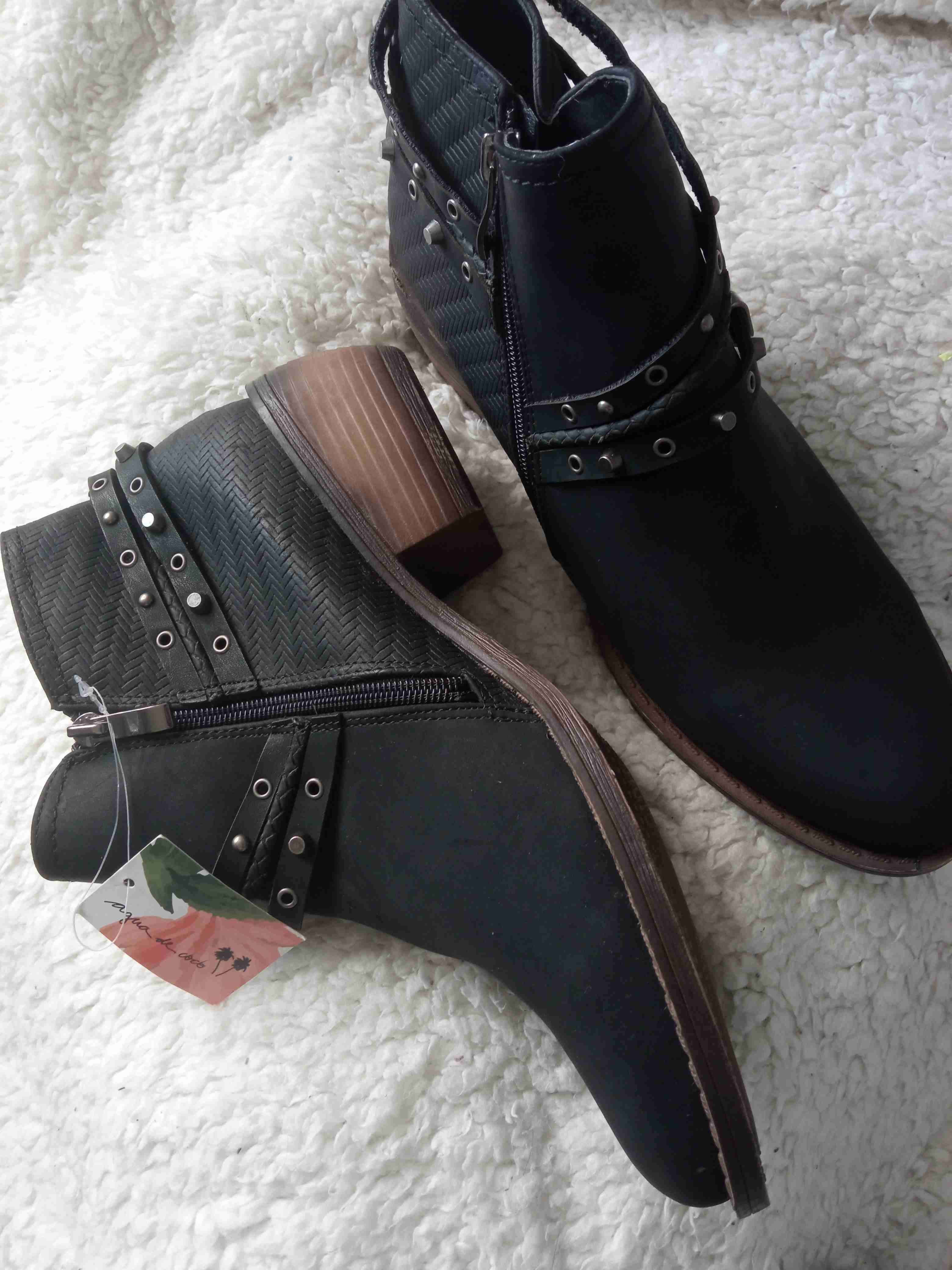 Botines negros con tachas - miniatura 1