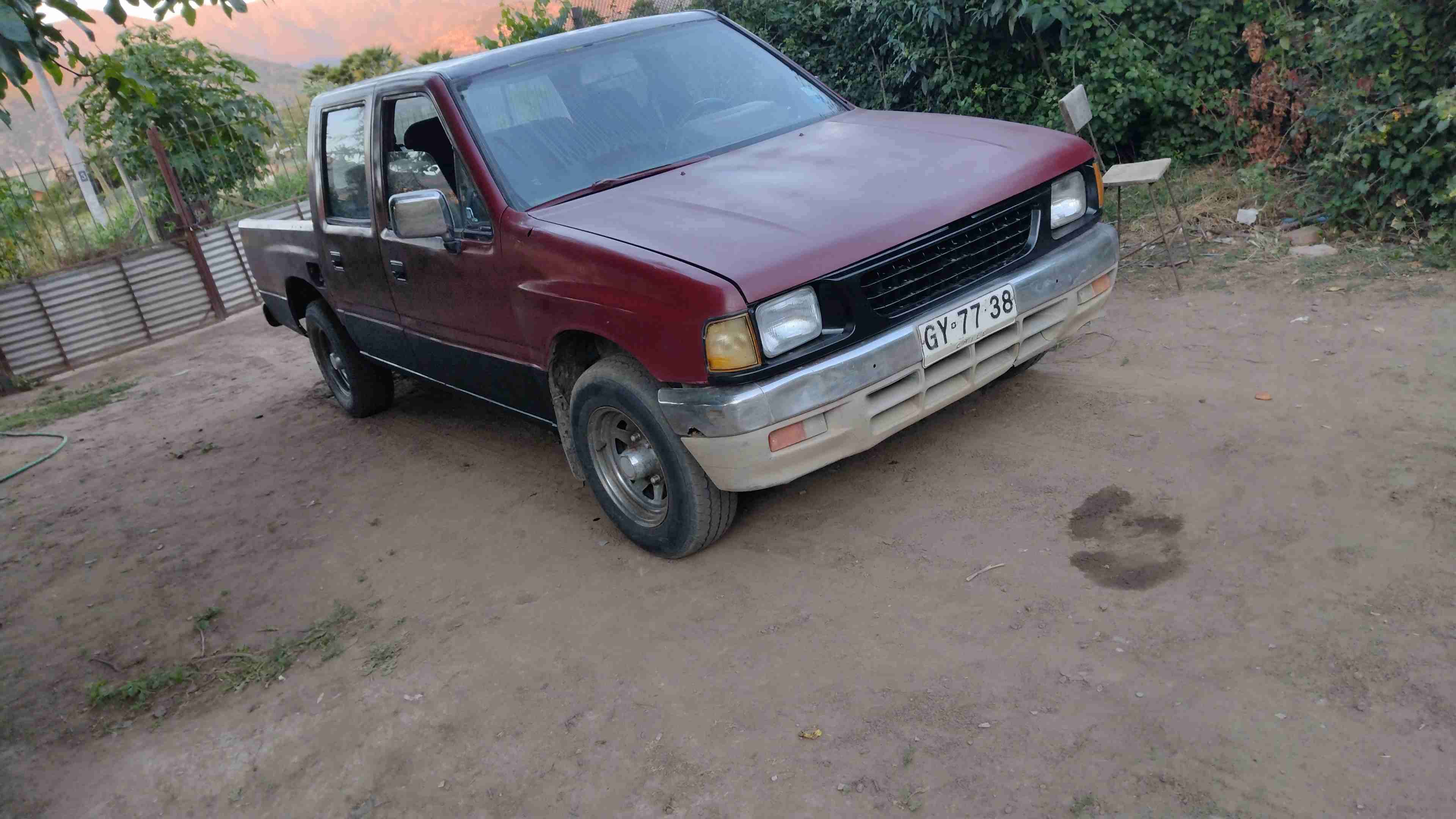 Camioneta pickup roja usada - miniatura 3