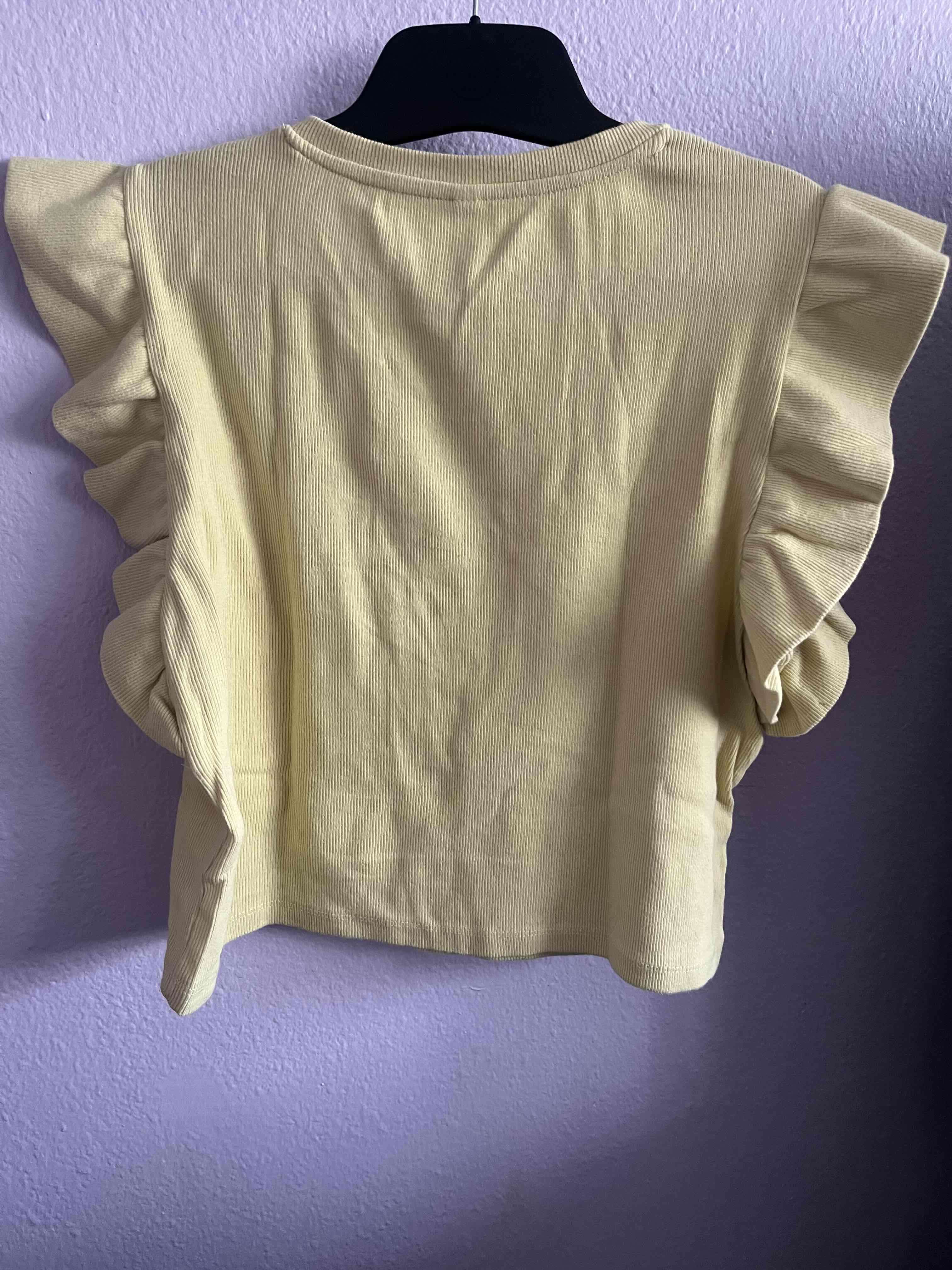 Polera verde pastel con volantes - miniatura 2