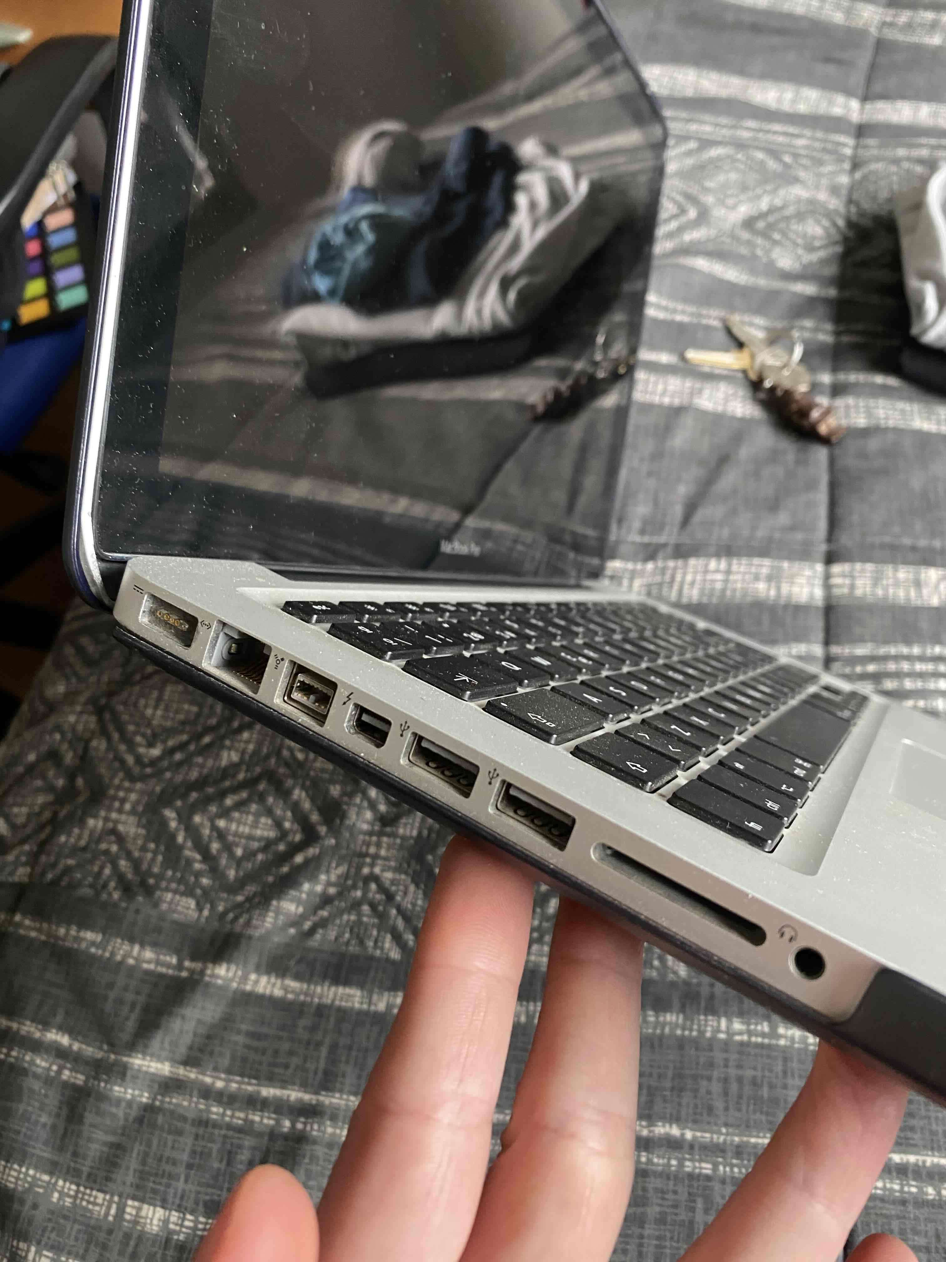MacBook Pro Mid 2012 usado en buen estado - miniatura 2