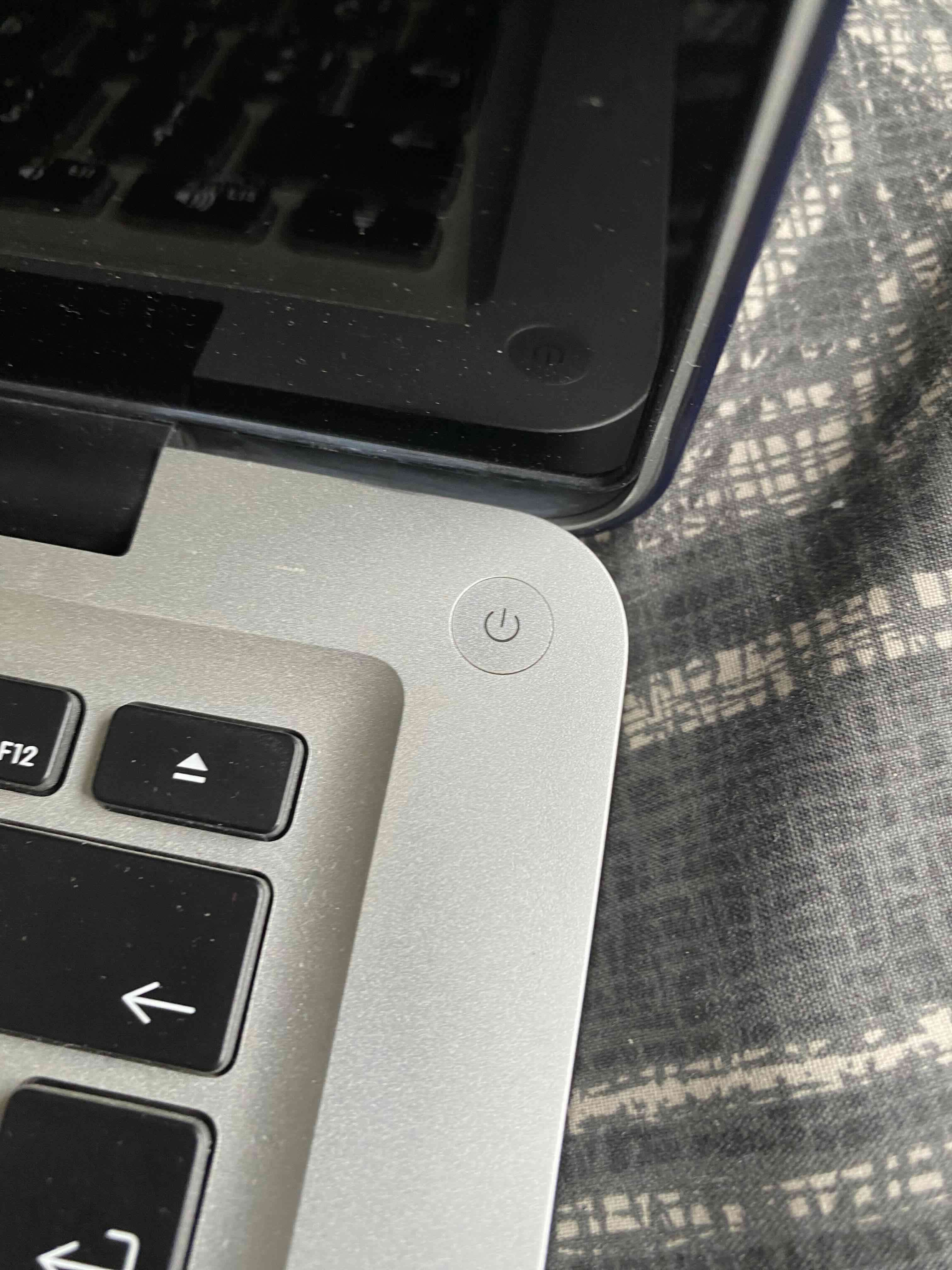 MacBook Pro Mid 2012 usado en buen estado - miniatura 3