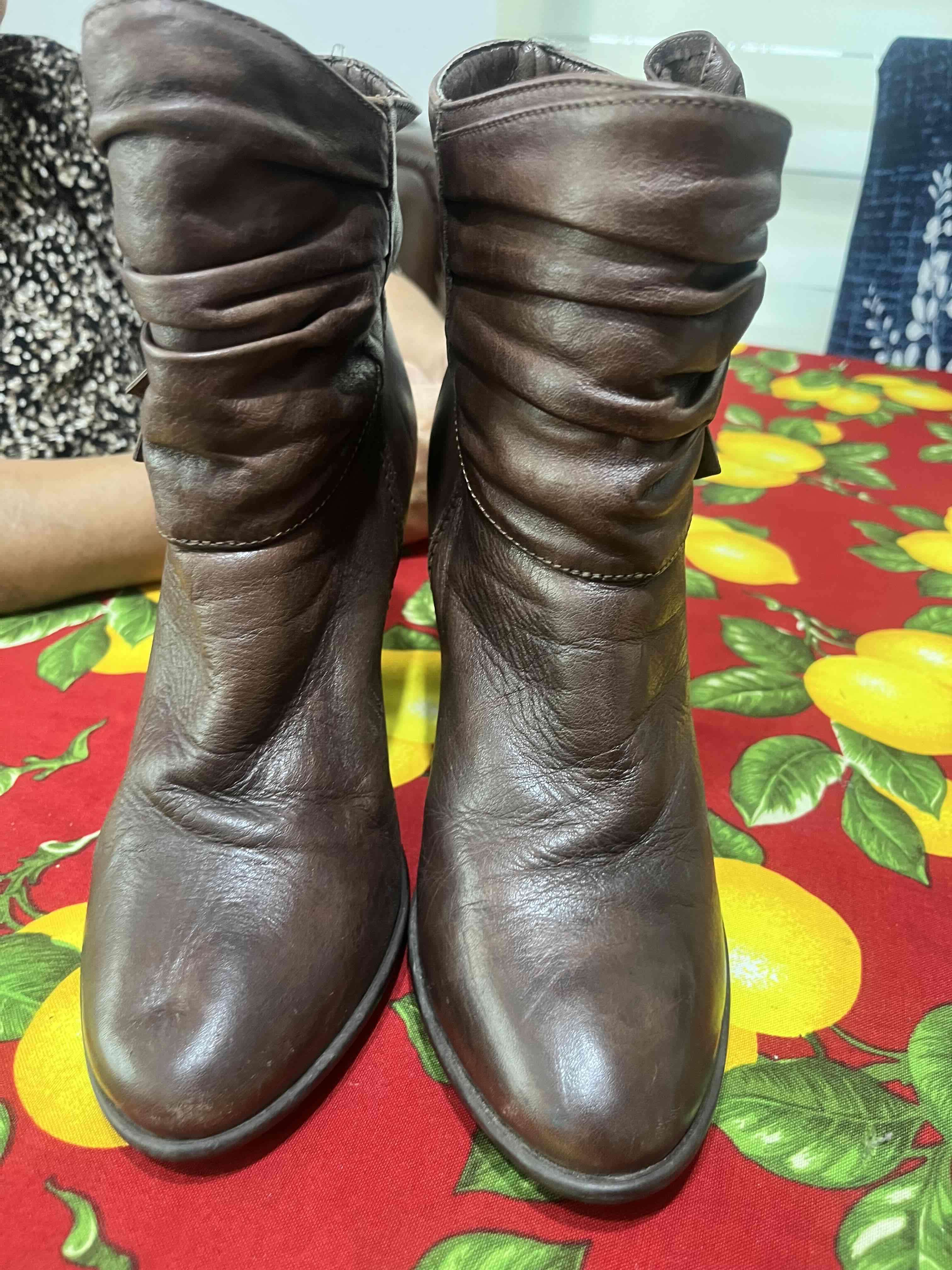 Botines de cuero café