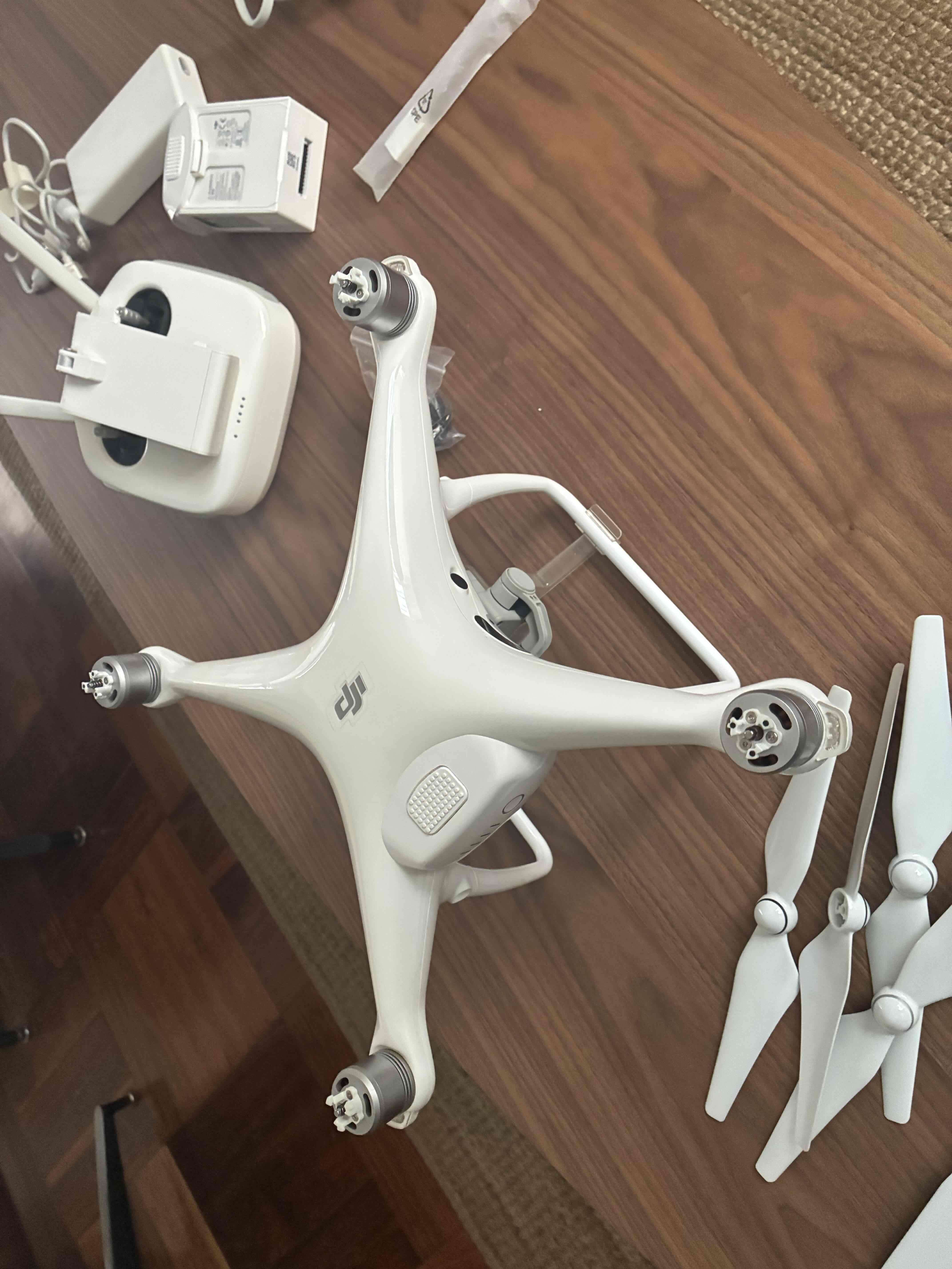 Drone DJI Phantom con accesorios - miniatura 1