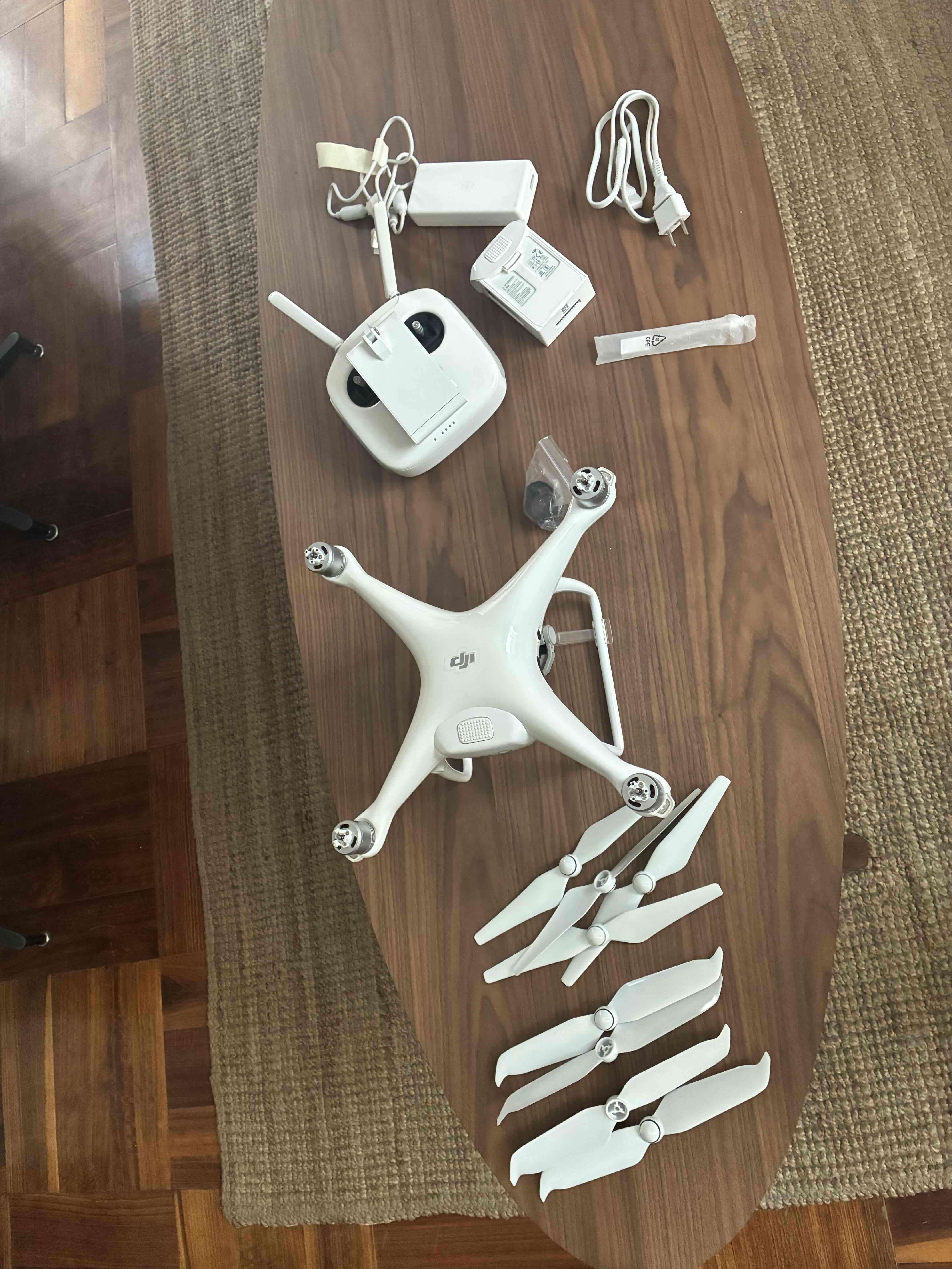 Drone DJI Phantom con accesorios - miniatura 2