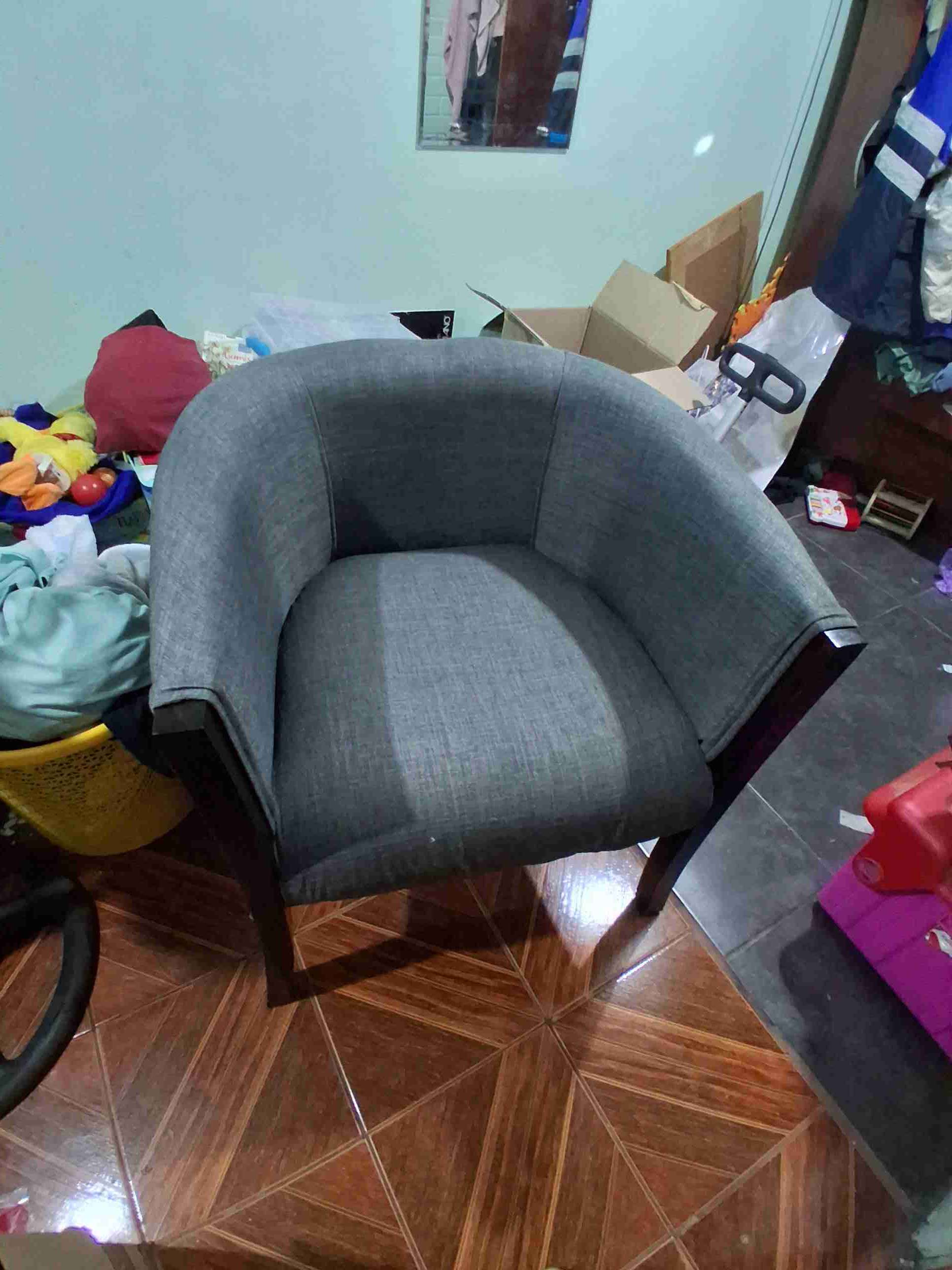 Sillón gris moderno