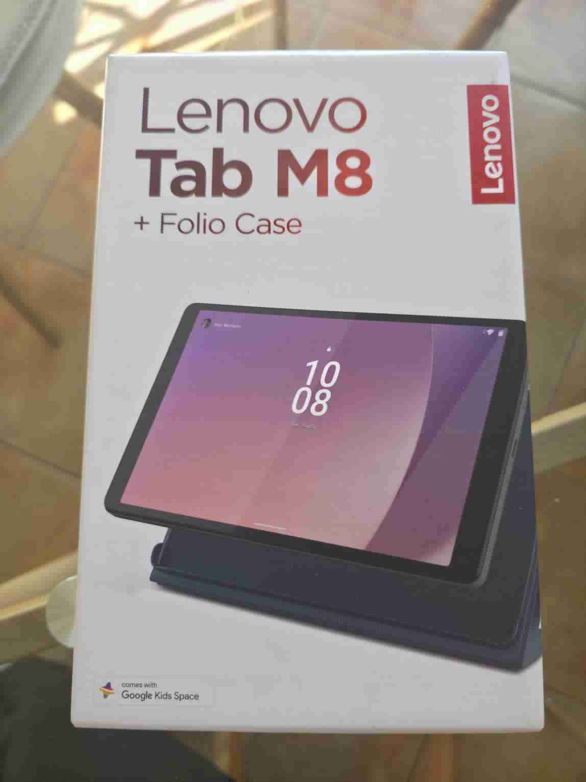 Tablet Lenovo Tab M8 con estuche - miniatura 1