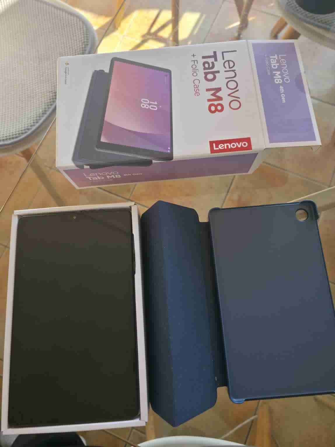 Tablet Lenovo Tab M8 con estuche - miniatura 2