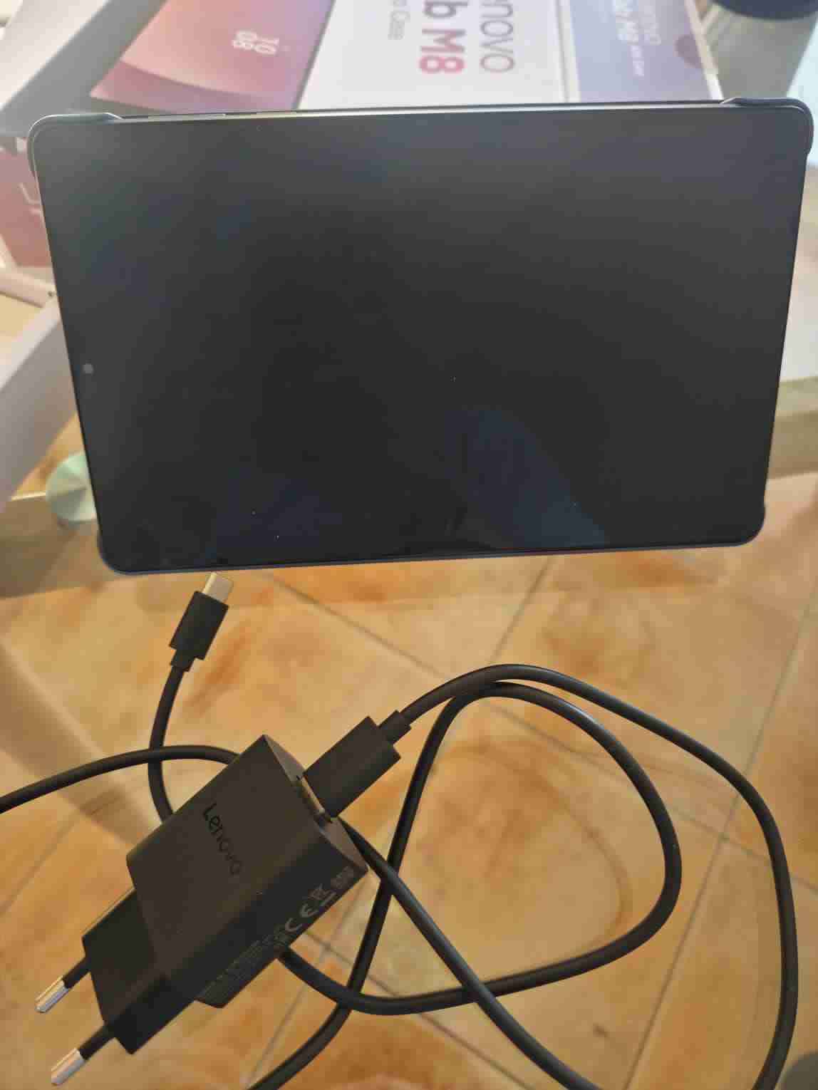 Tablet Lenovo Tab M8 con estuche - miniatura 5