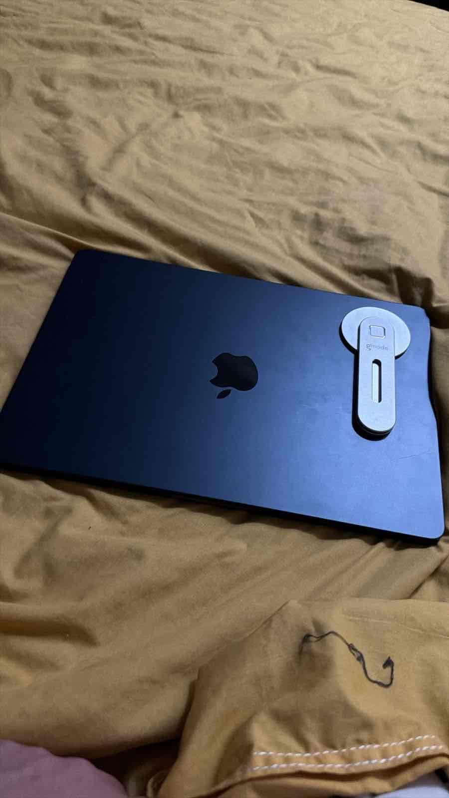 MacBook M2 gris oscuro - miniatura 1