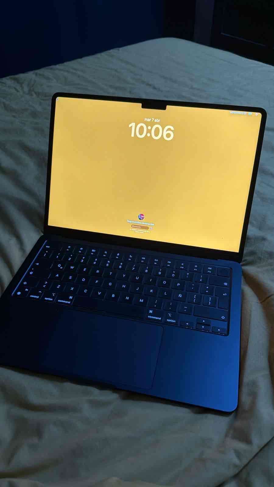MacBook M2 gris oscuro - miniatura 3