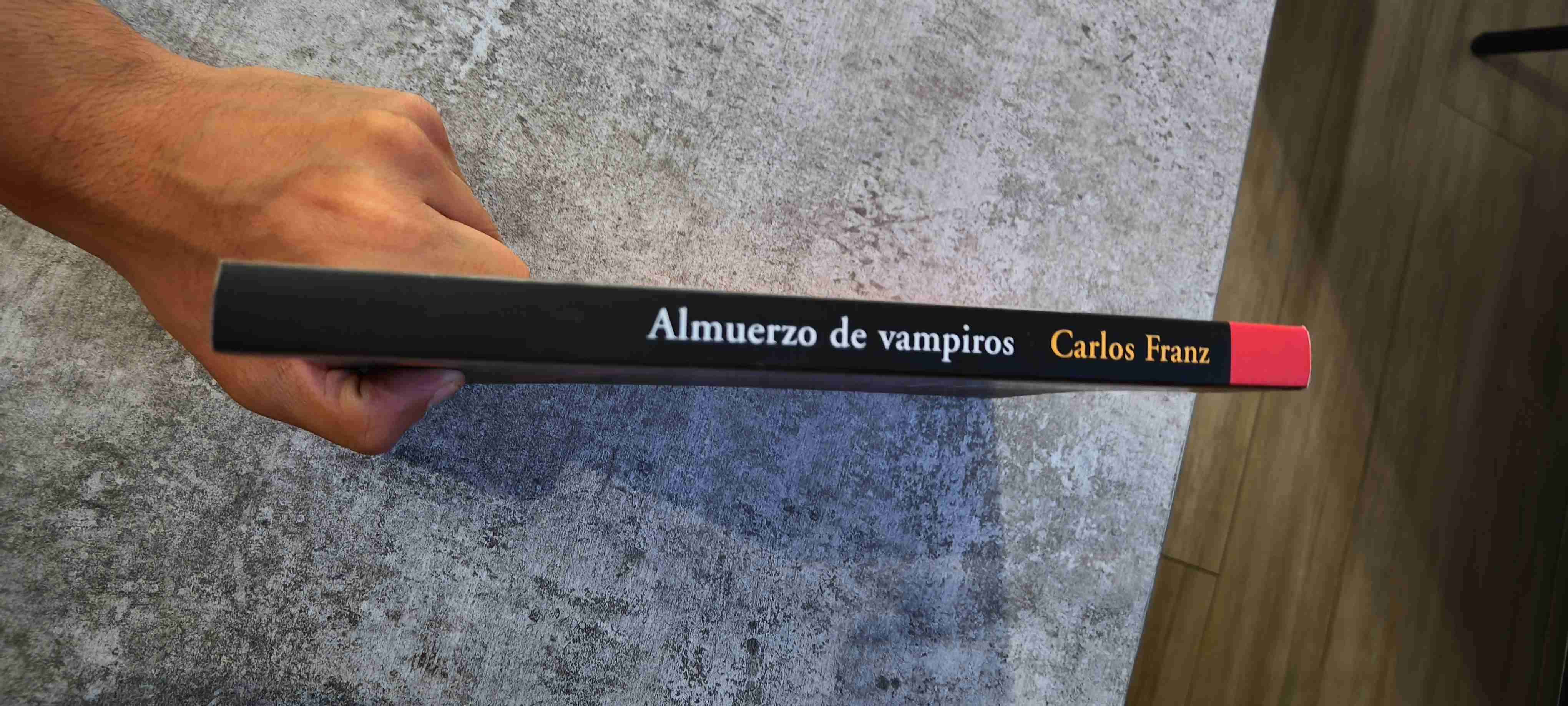 Libro 'Almuerzo de vampiros' - miniatura 2