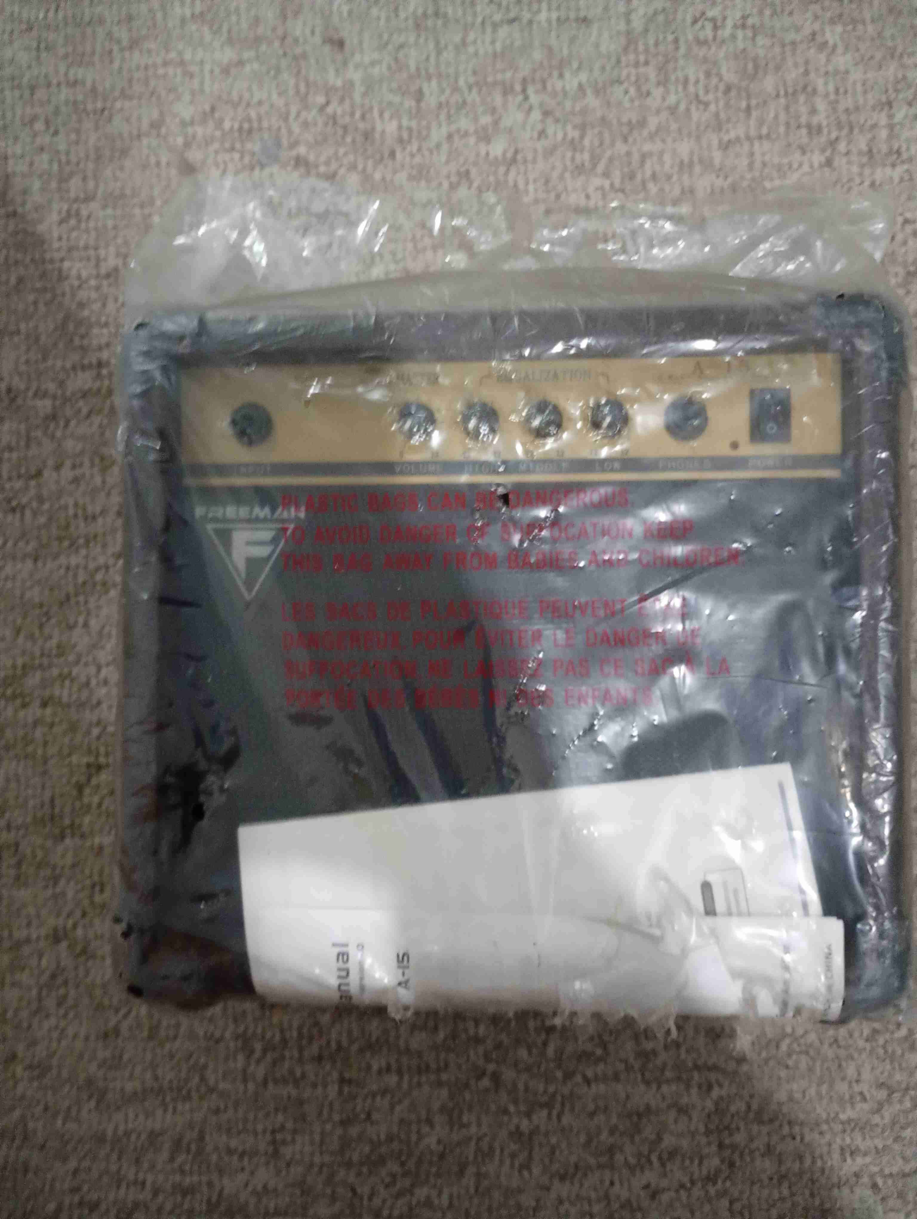 Guitarra acústica Freeman con estuche - miniatura 4