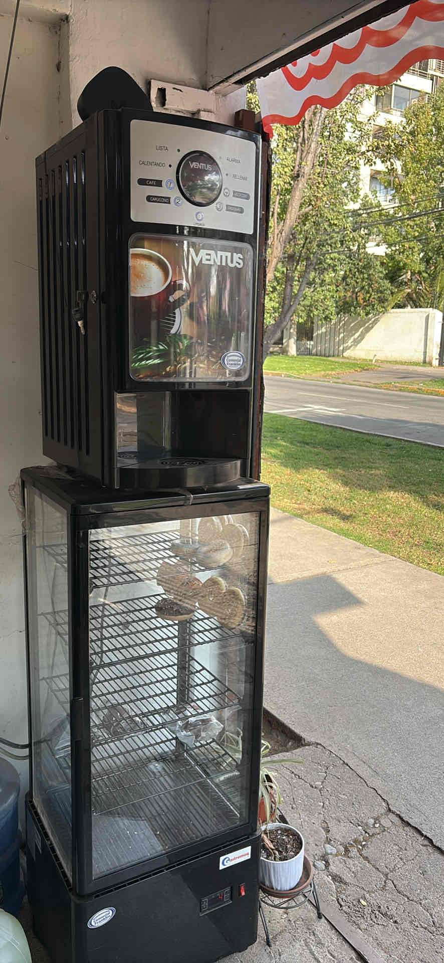 Máquina de café Ventus y vitrina