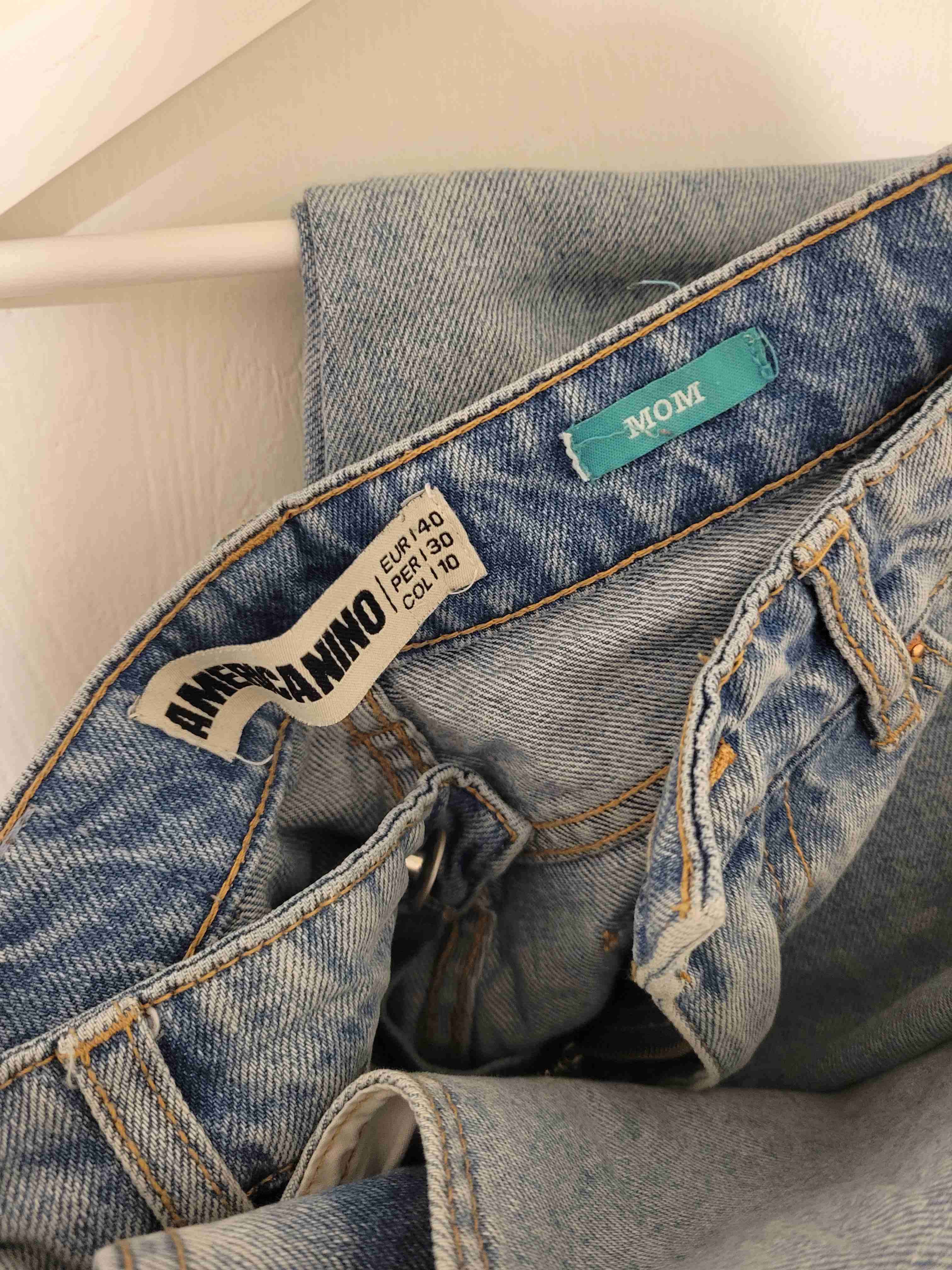 Mom jeans de mezclilla azul claro - miniatura 3
