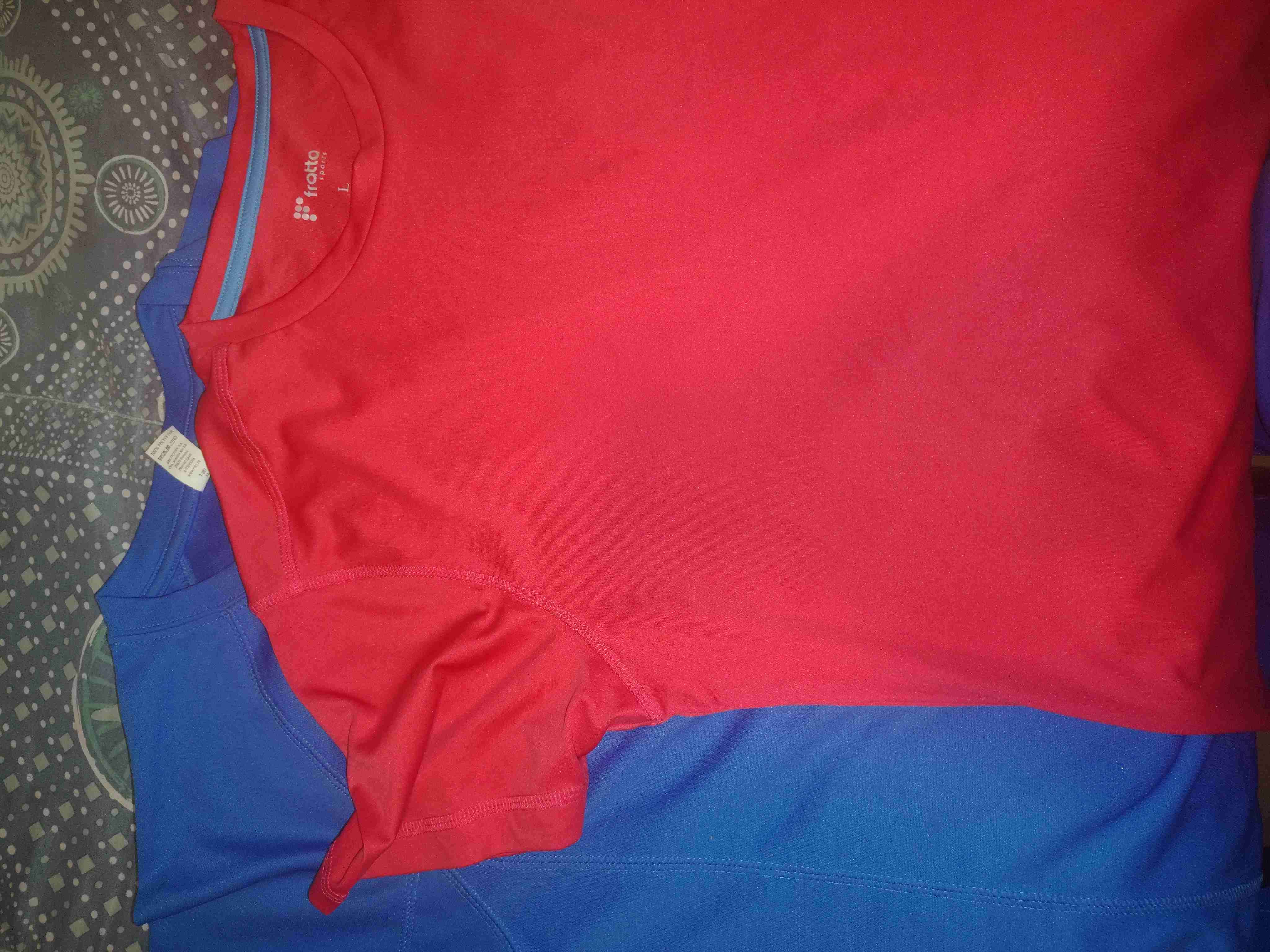Poleras deportivas roja y azul