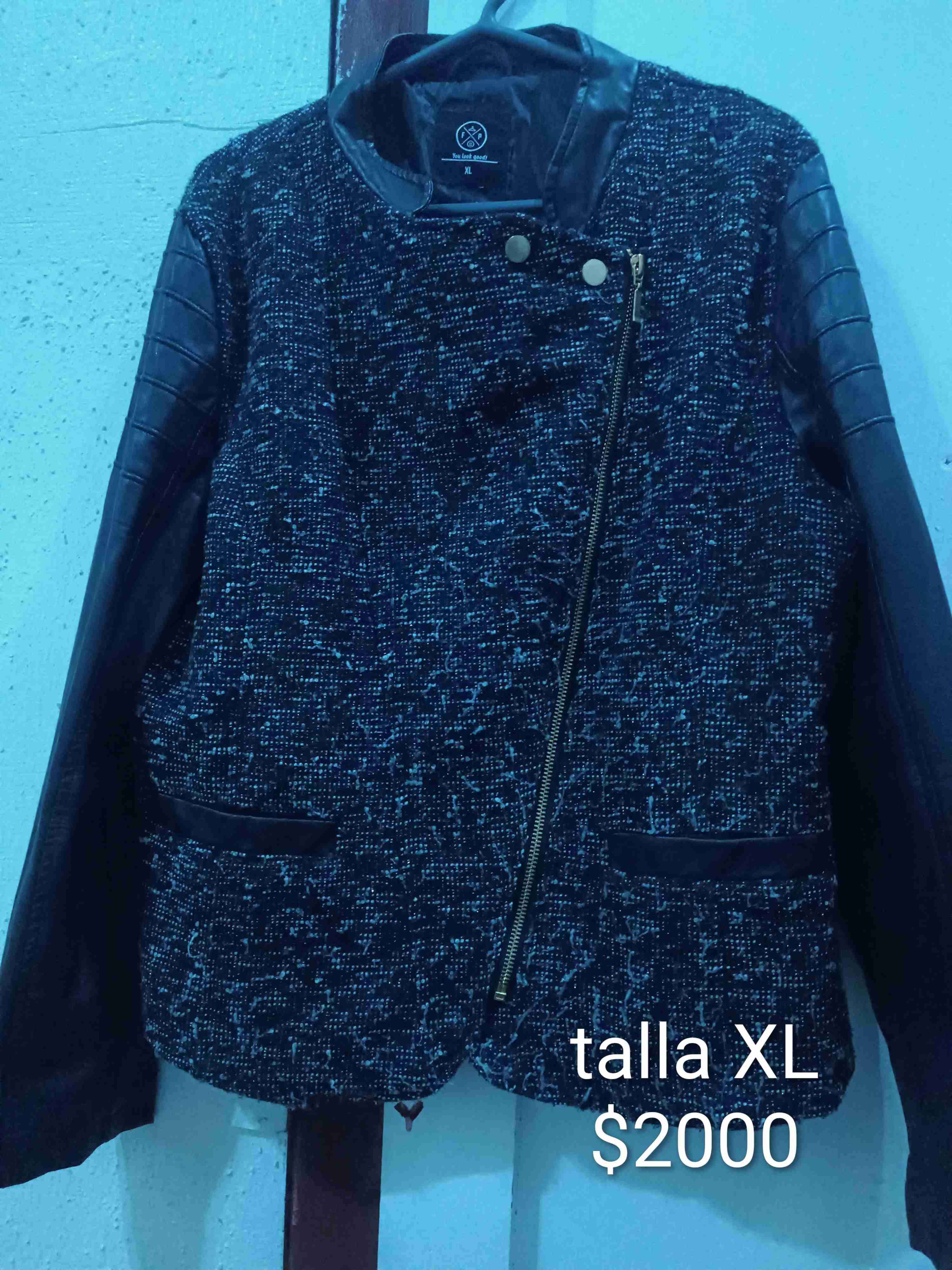 Chaqueta mujer con mangas de cuero