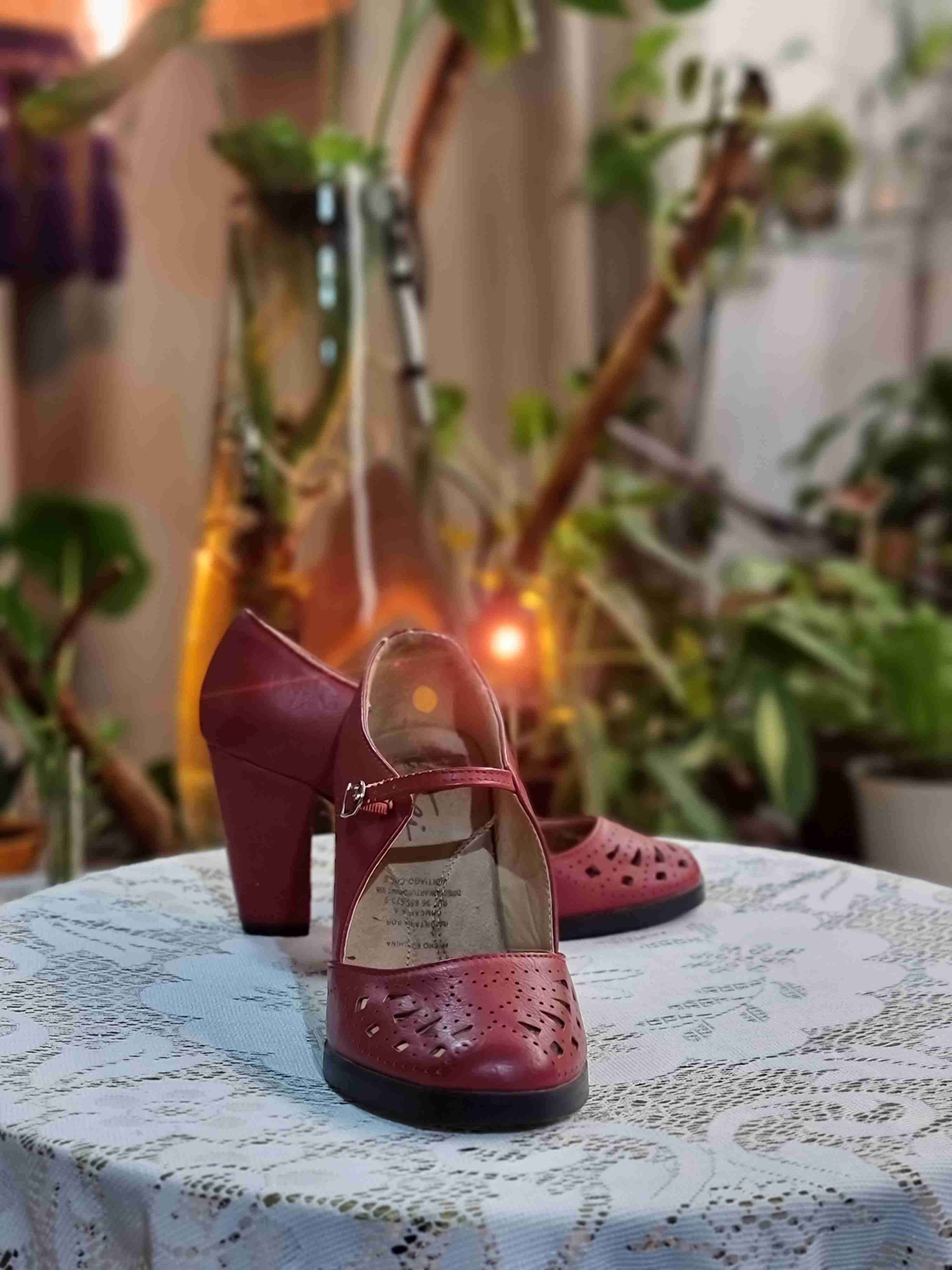 Zapatos de tacón rojos - miniatura 1