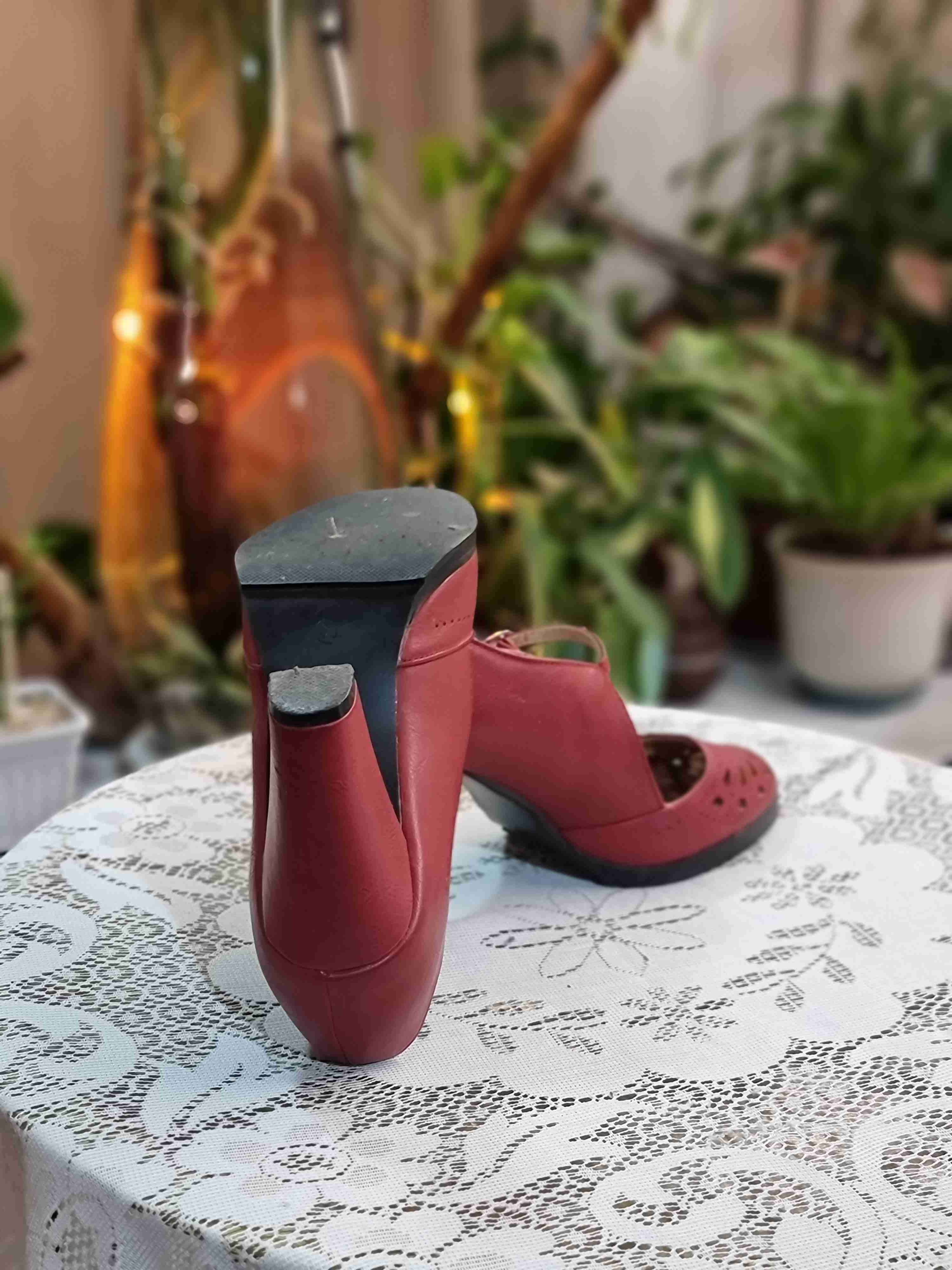 Zapatos de tacón rojos - miniatura 2