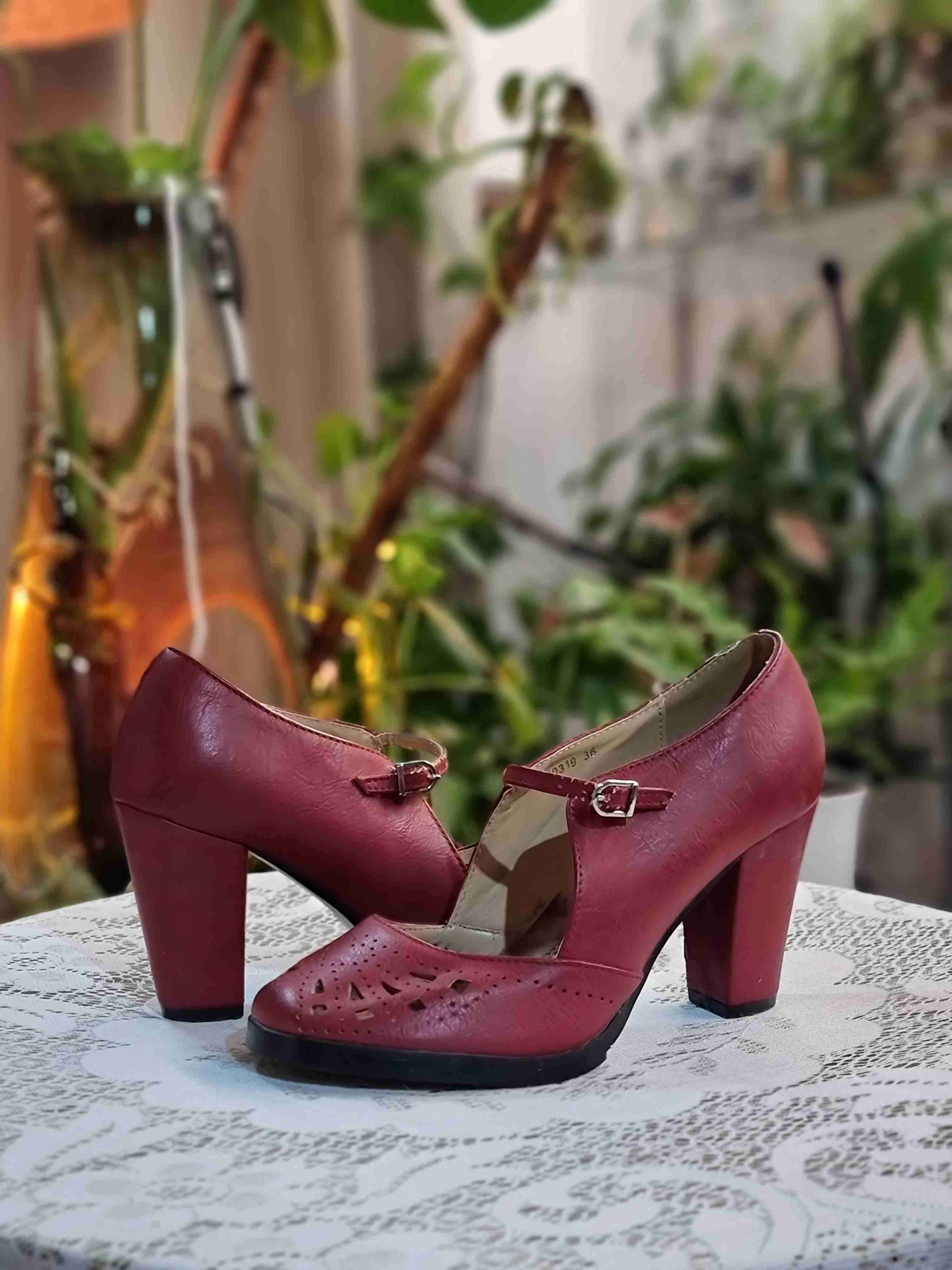 Zapatos de tacón rojos - miniatura 4