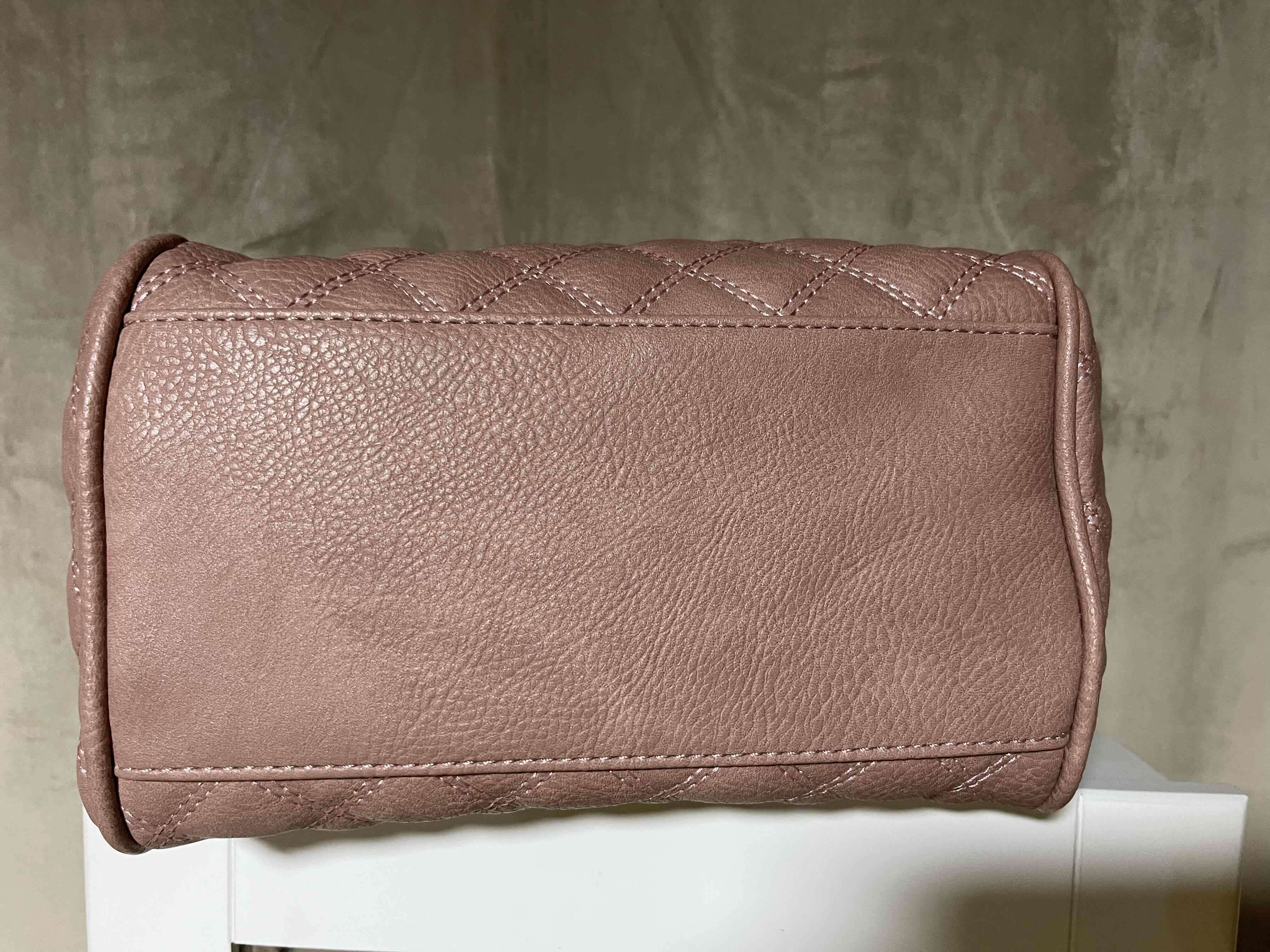 Bolso acolchado rosado con cadena - miniatura 2