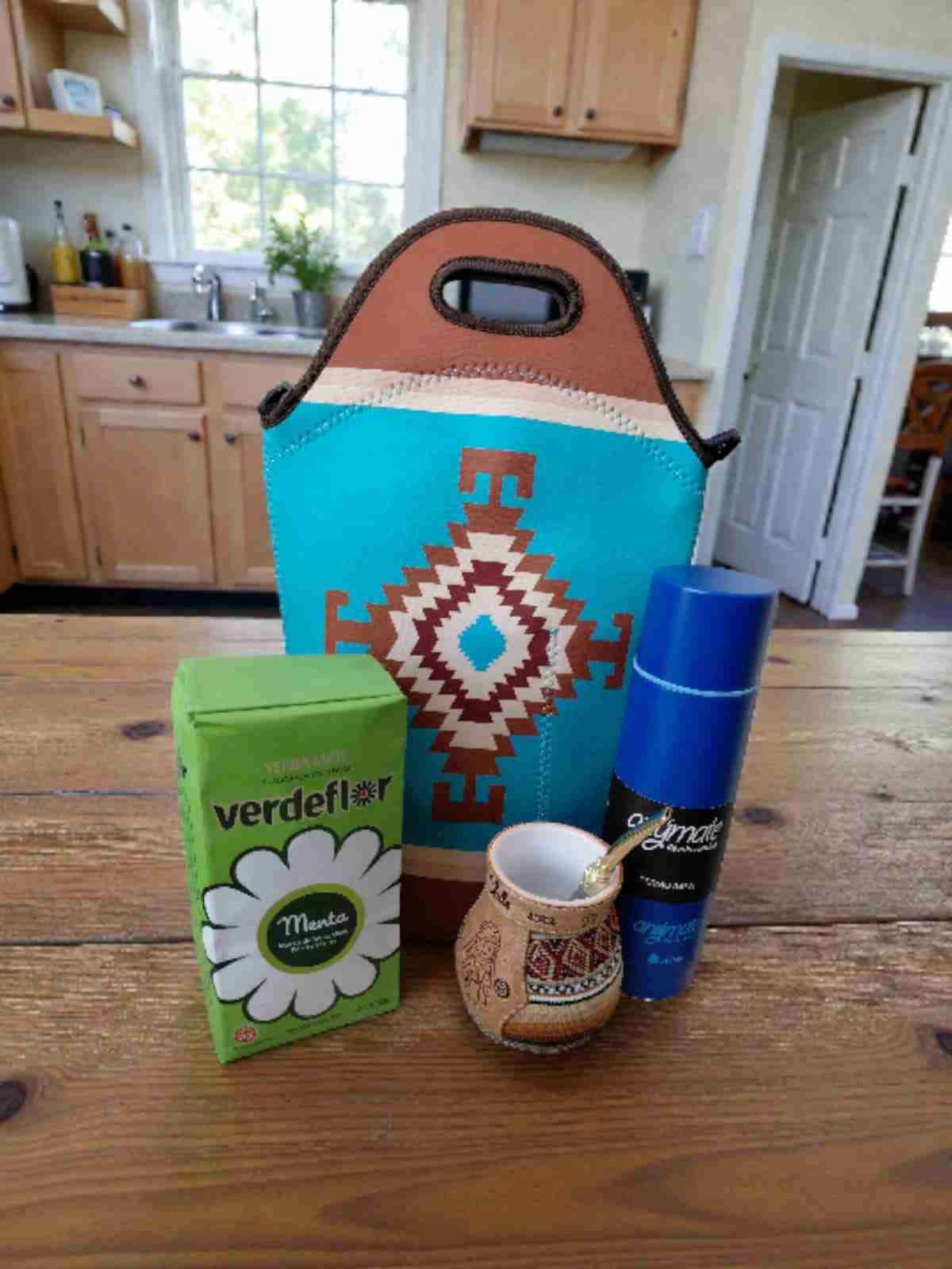 Mate set con bolsa ,yerba , termo , mate