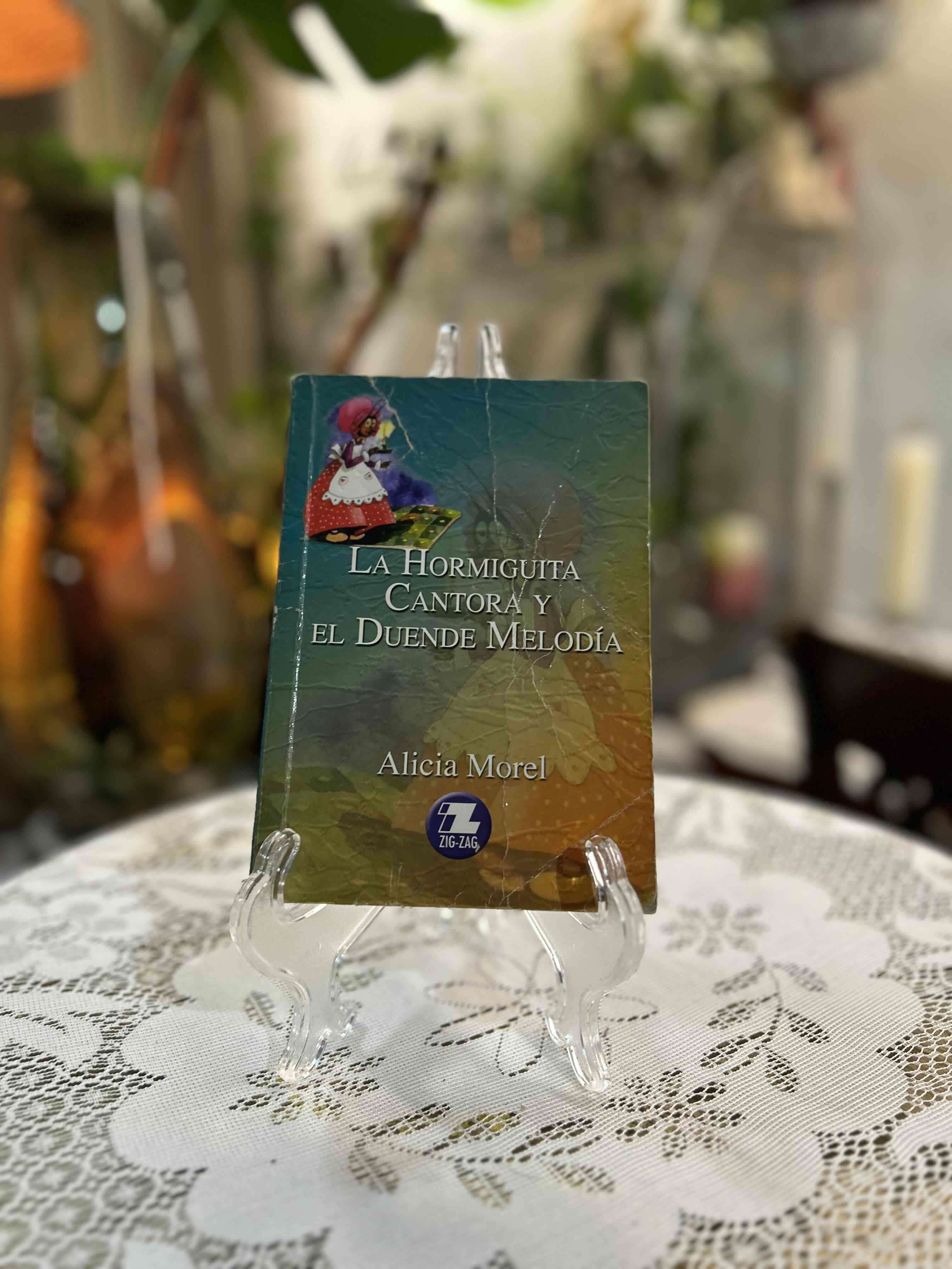 Libro La hormiguita cantora y el duende melodía - miniatura 1