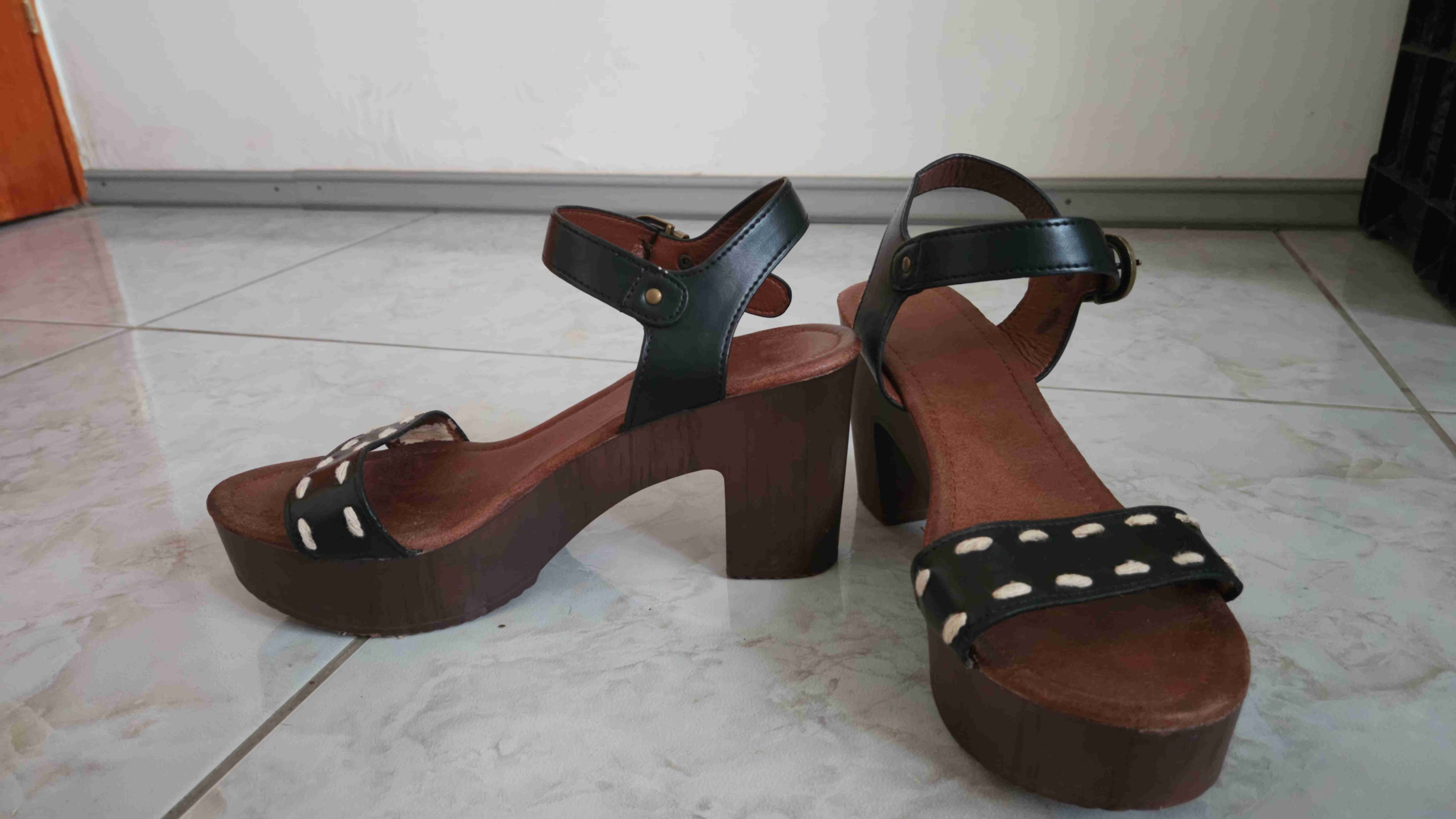Sandalias Dakota Plataforma Zueco - Negras - miniatura 3