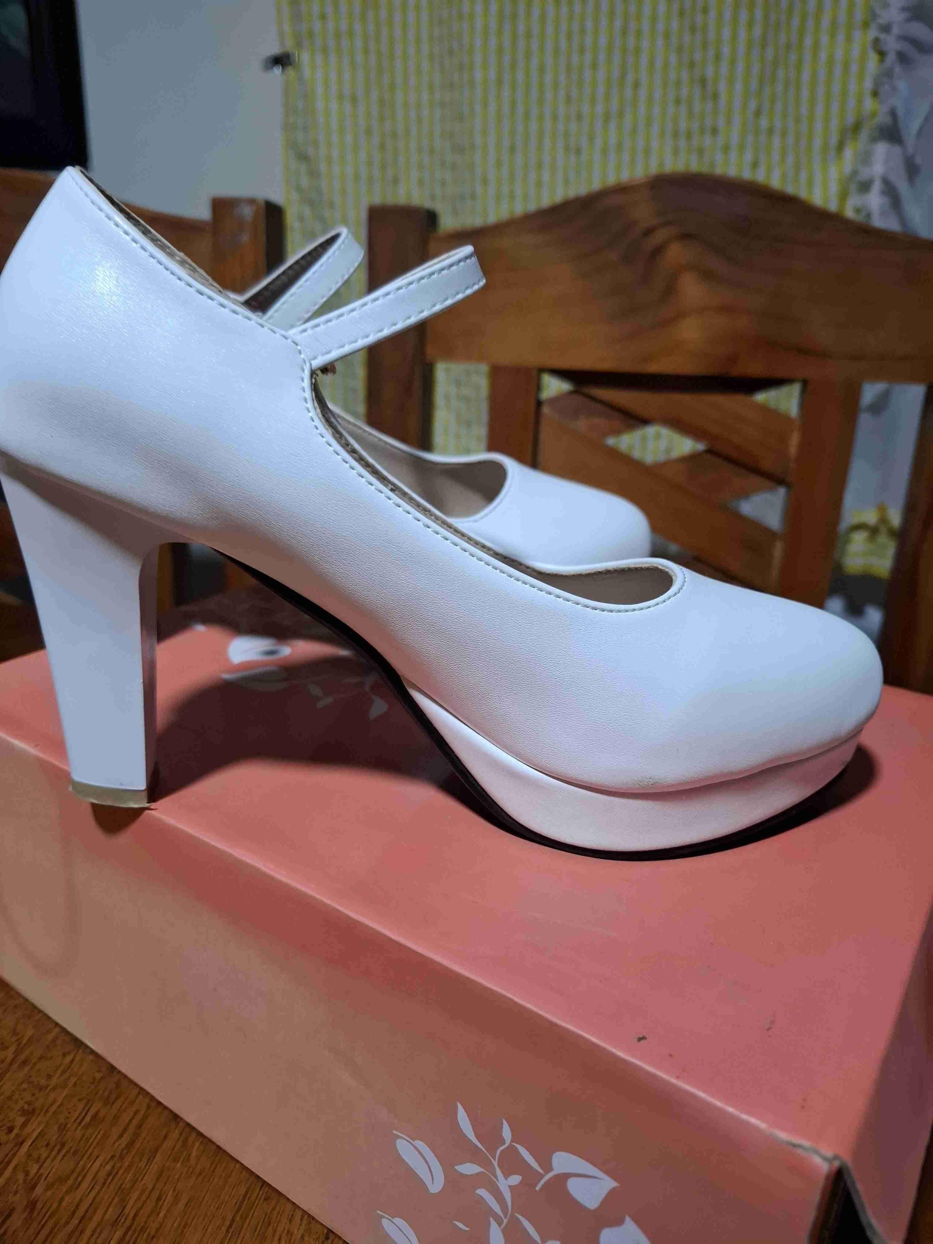 Zapatos de tacón blanco con pulsera - miniatura 2