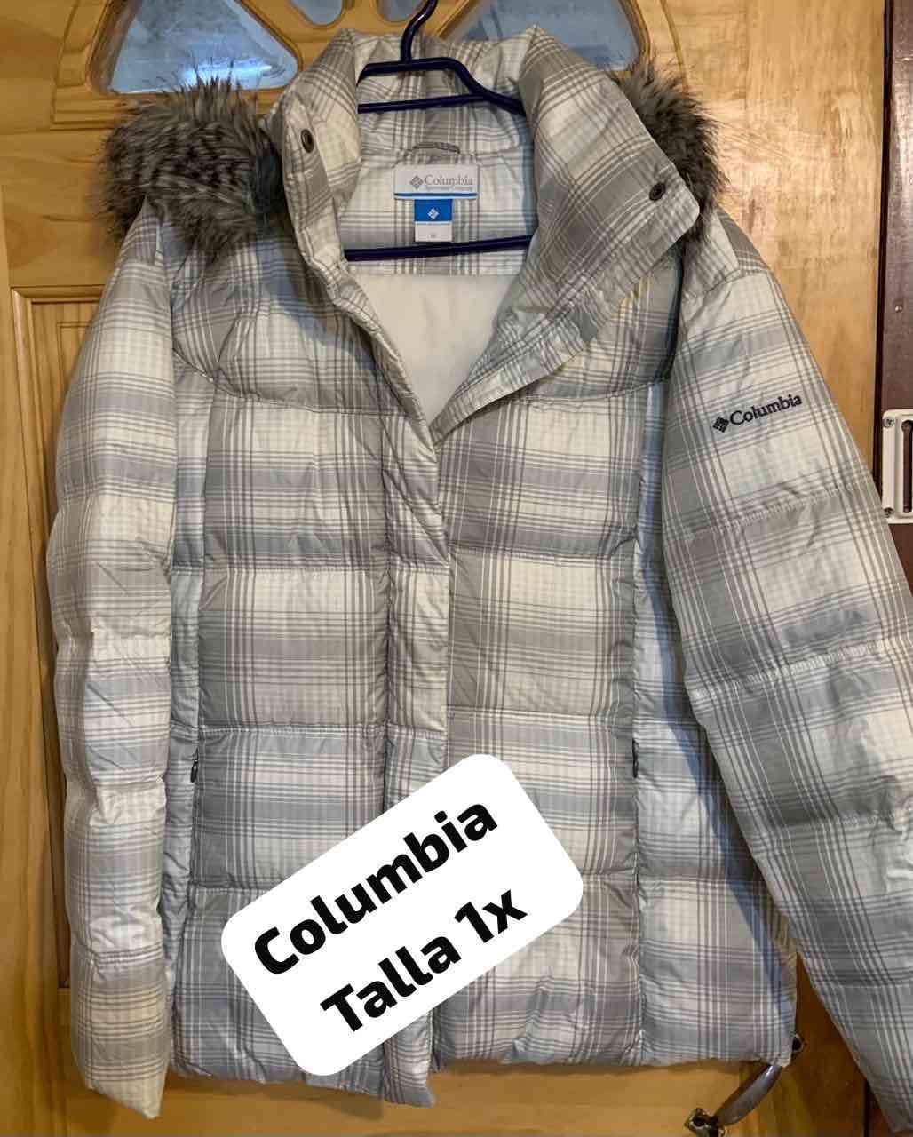 Chaqueta Columbia gris con capucha