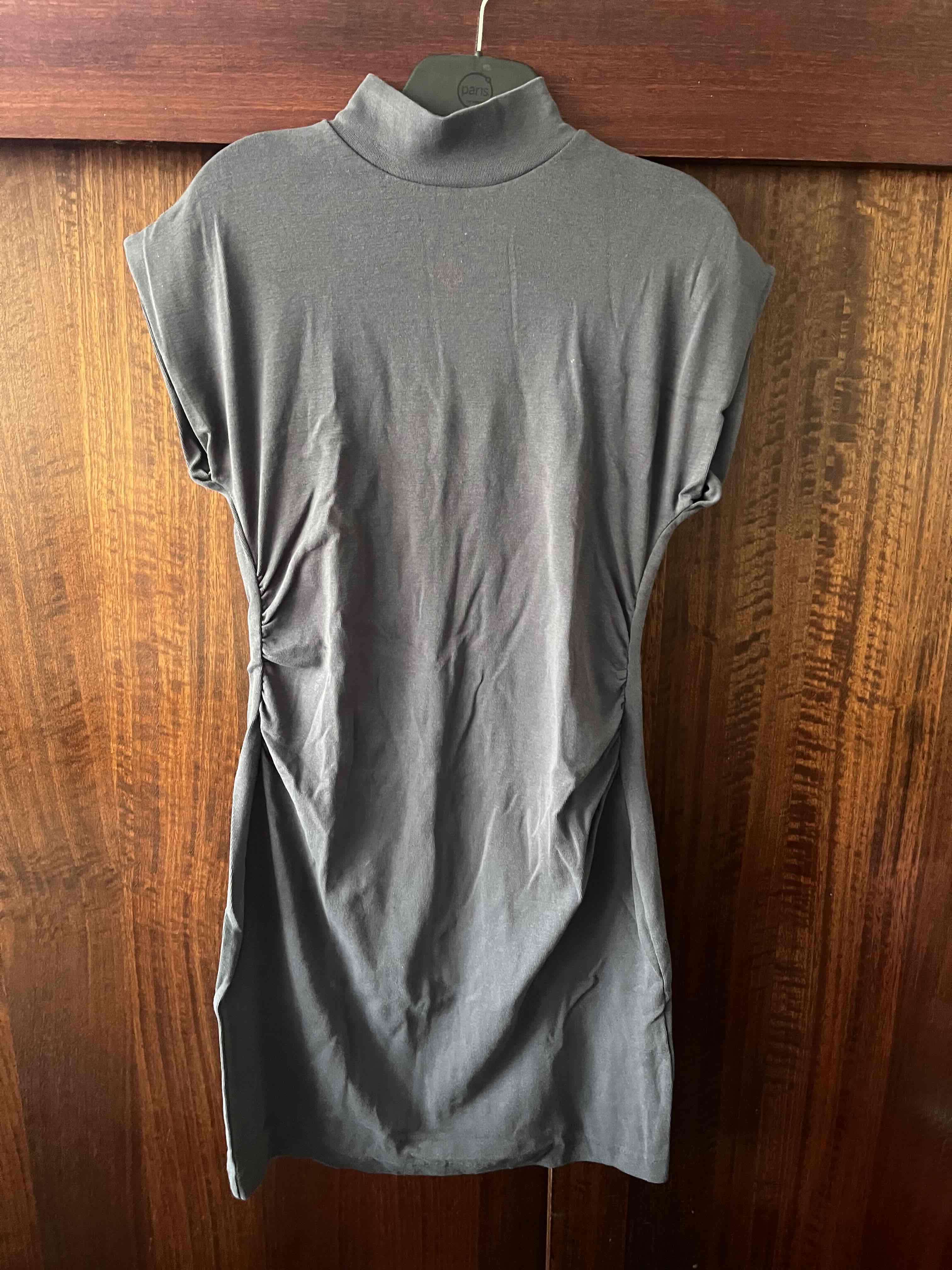 Vestido gris cuello alto - miniatura 1