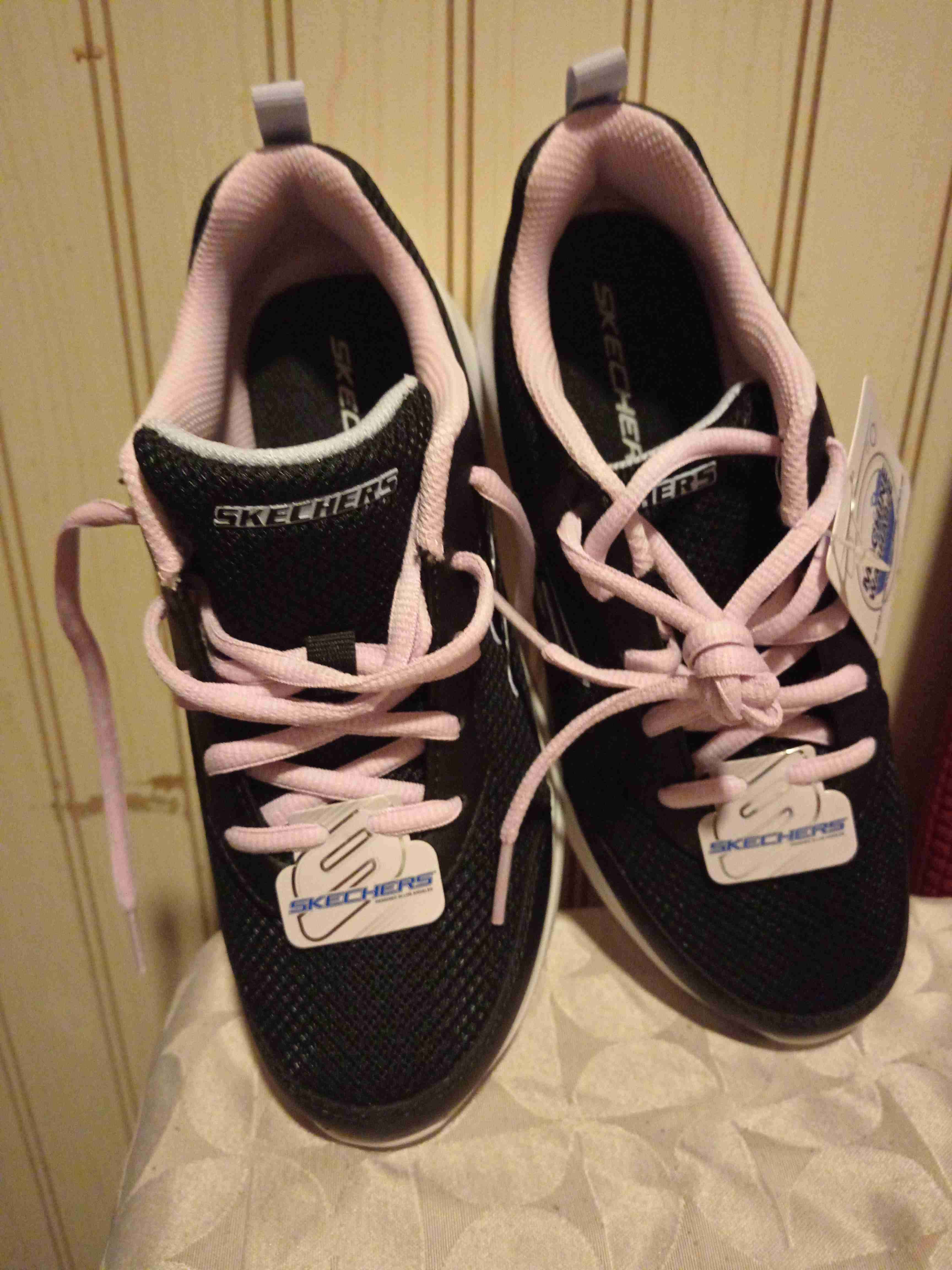 Zapatillas Skechers negras y rosadas - miniatura 1
