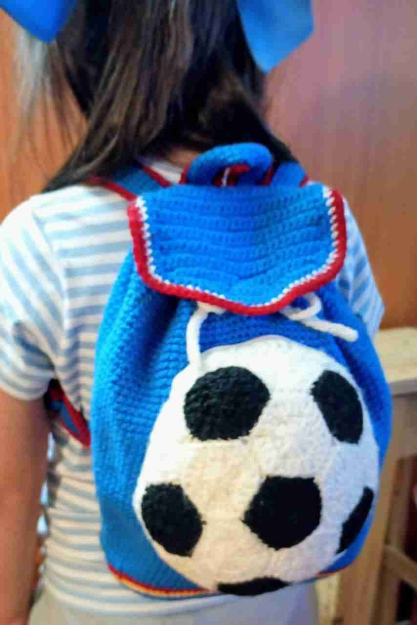 Mochila tejida azul fútbol - miniatura 2