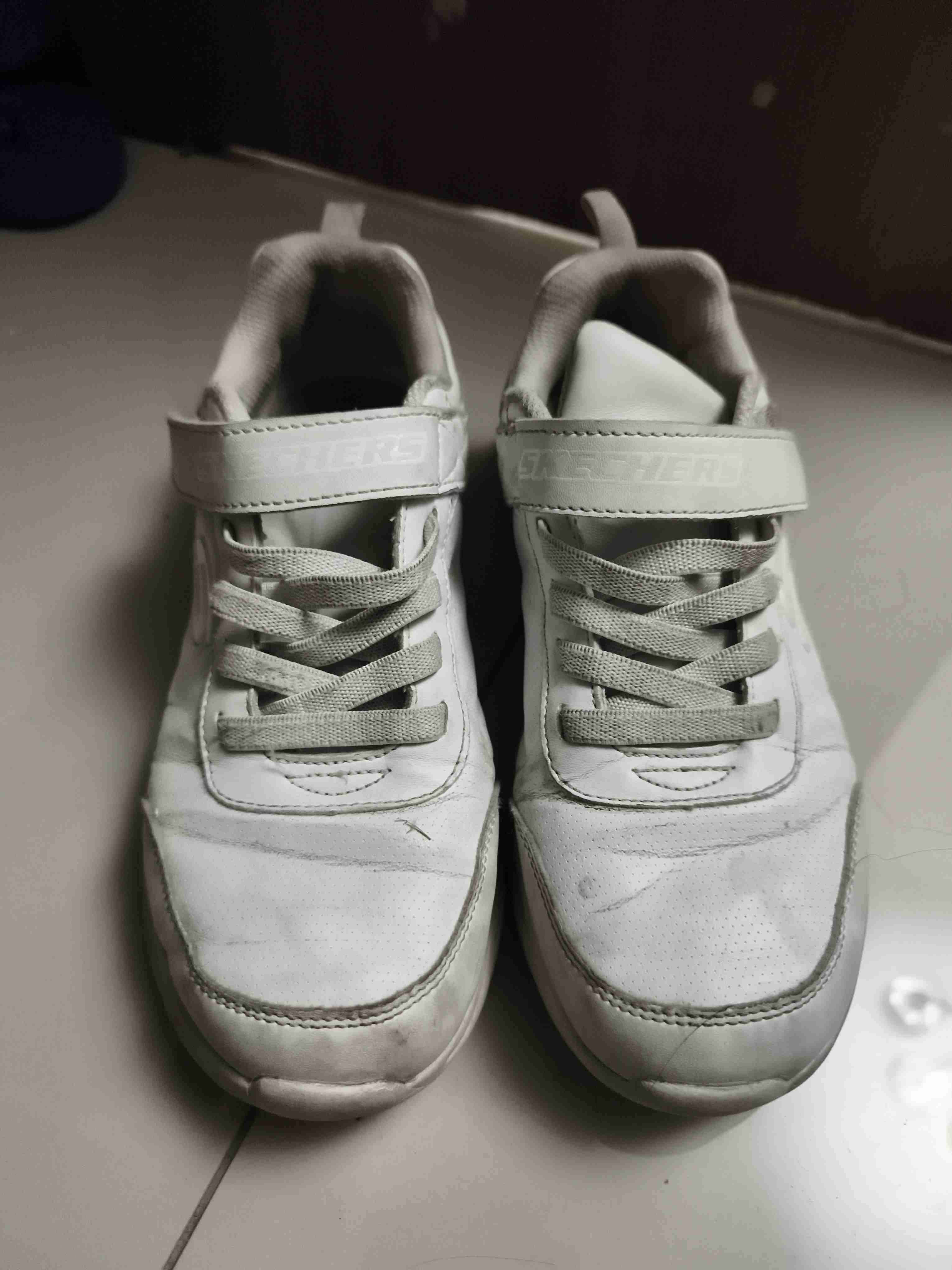 Zapatillas blancas Skechers usadas