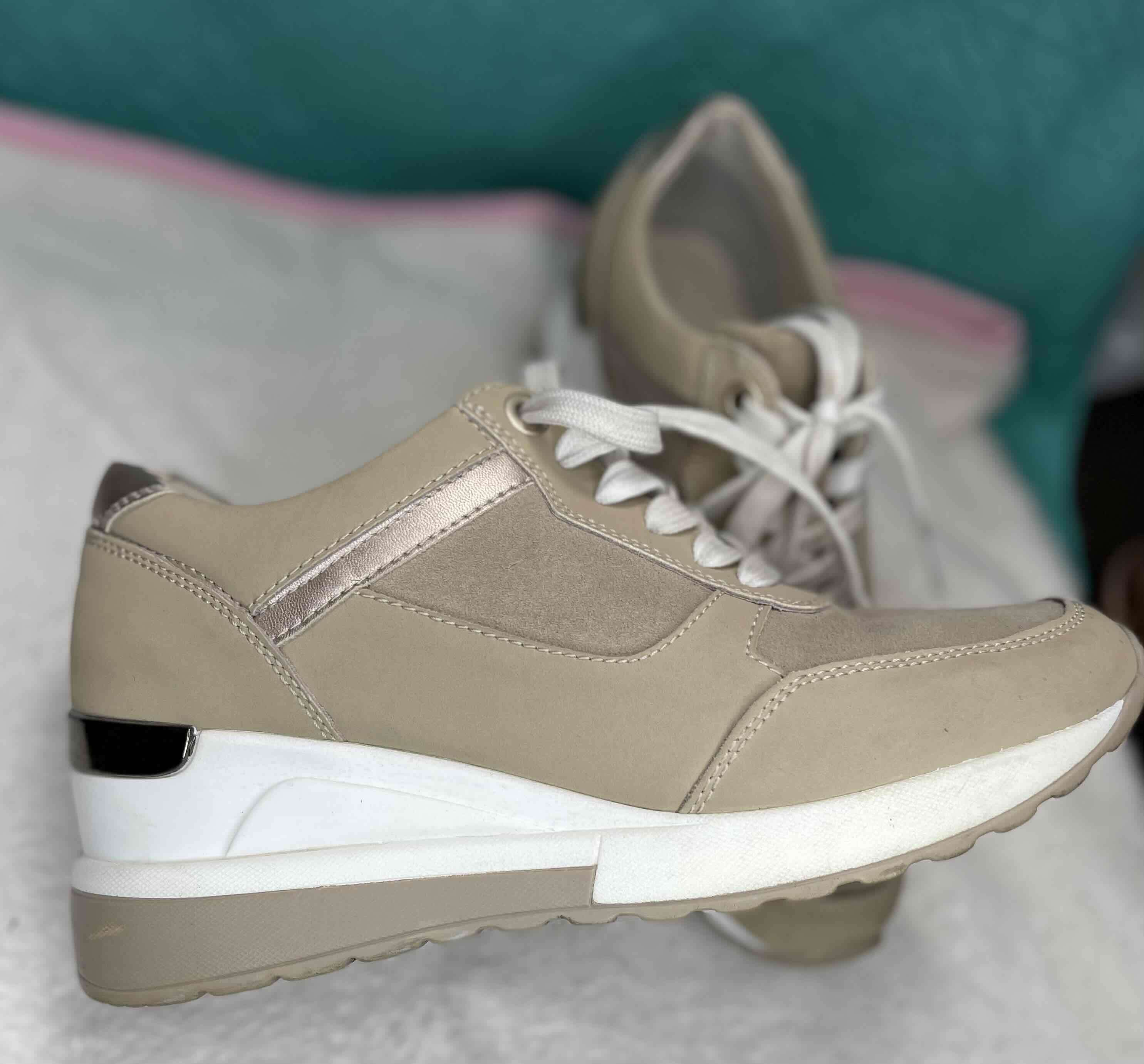 Zapatillas beige con plataforma - miniatura 1
