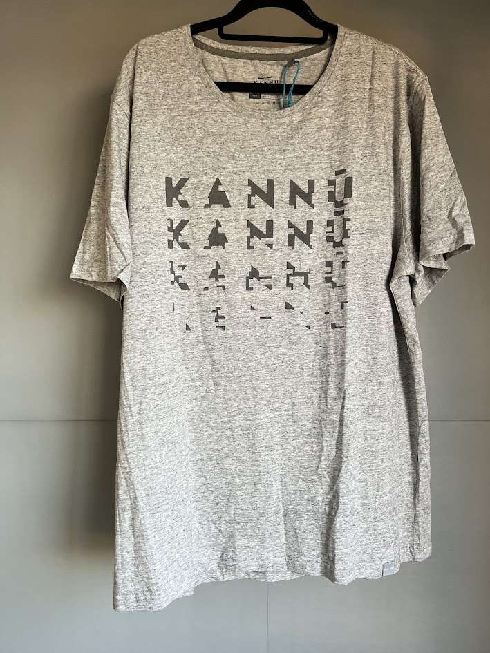 Polera kannu gris con diseño gráfico 2XL - miniatura 1