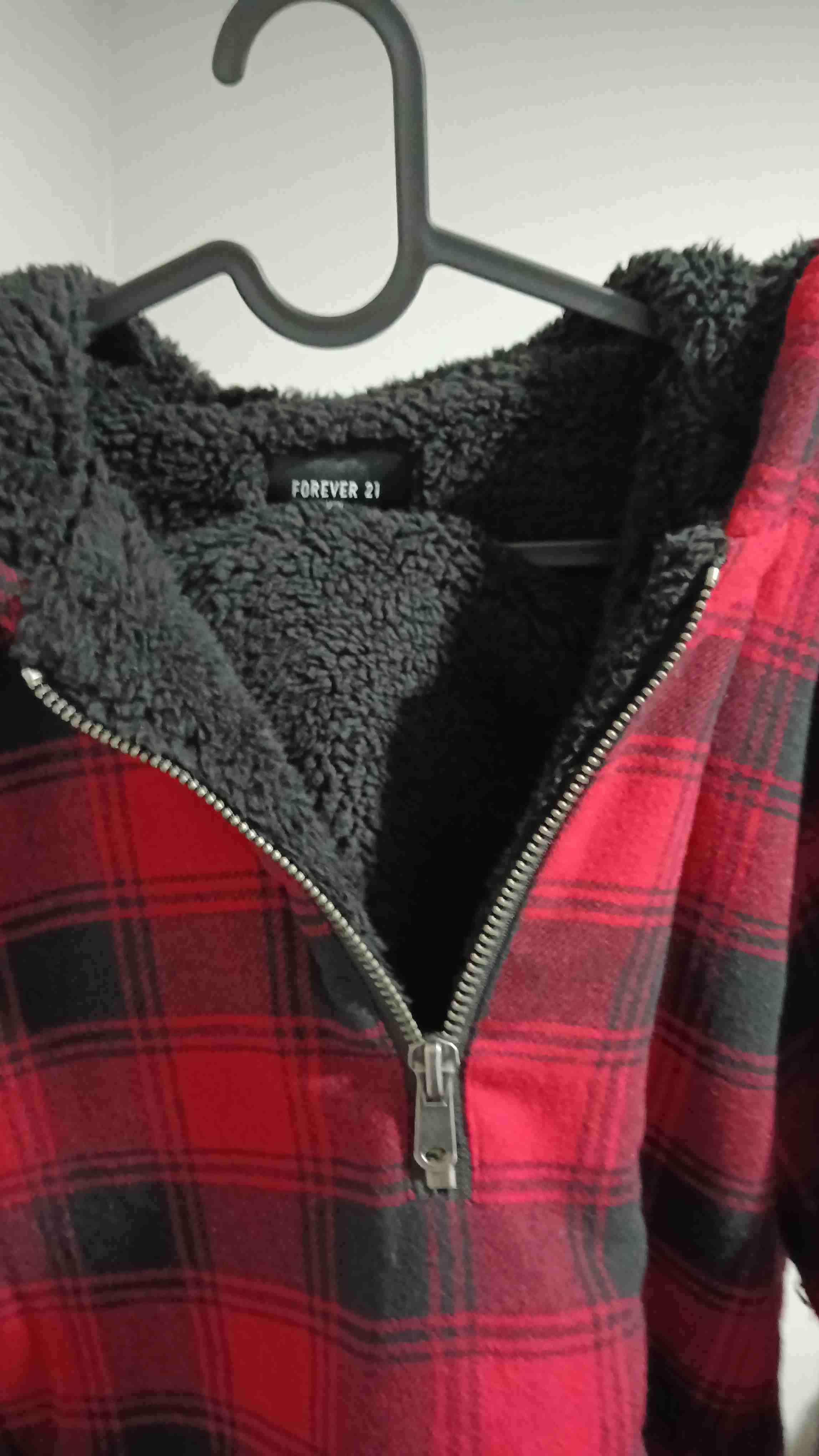 Polerón cuadrillé rojo/negro con gorro. - miniatura 2