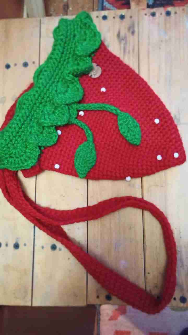 Bolso tejido en forma de fresa - miniatura 2