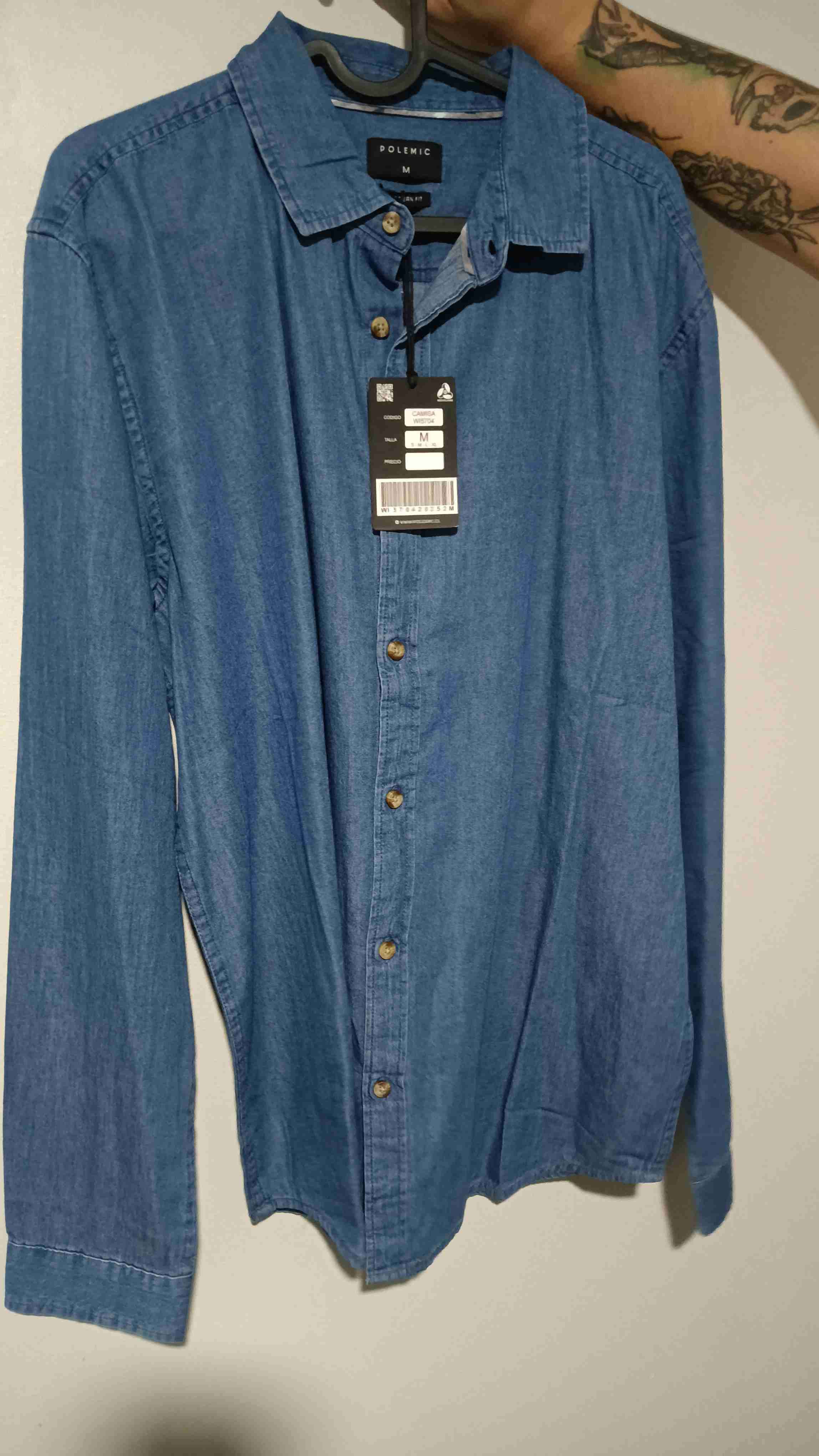 Camisa tipo mezclilla azul. - miniatura 2