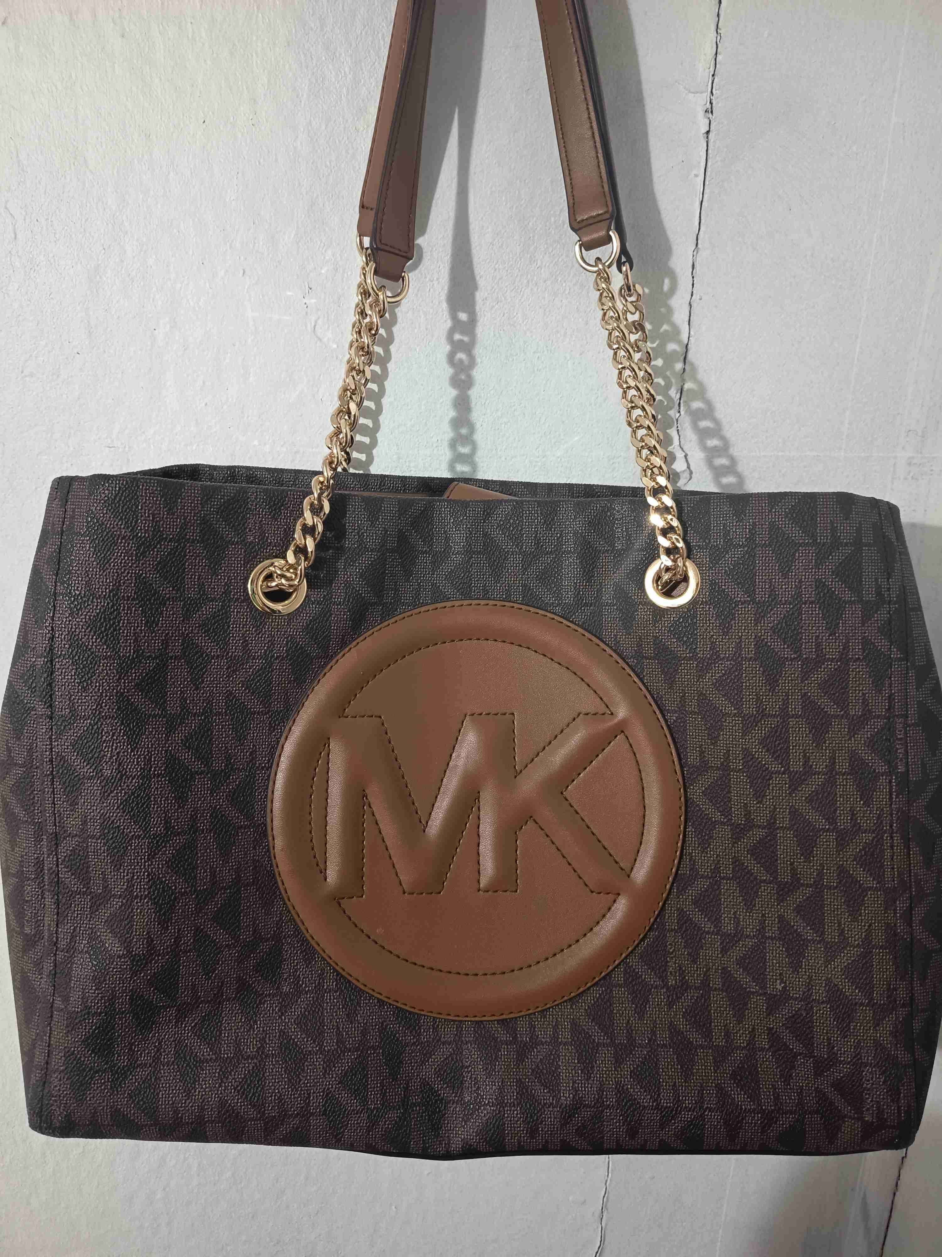 Cartera de mano marrón diseño MK - miniatura 1